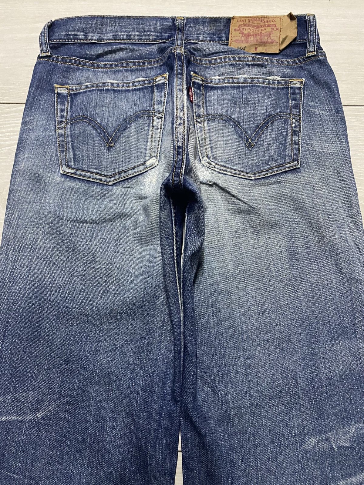 Levi's Vintage Levis 501 Blue Wash Distressed ButtonFly Jeans Size US 28 / EU 44 - 4 Thumbnail
