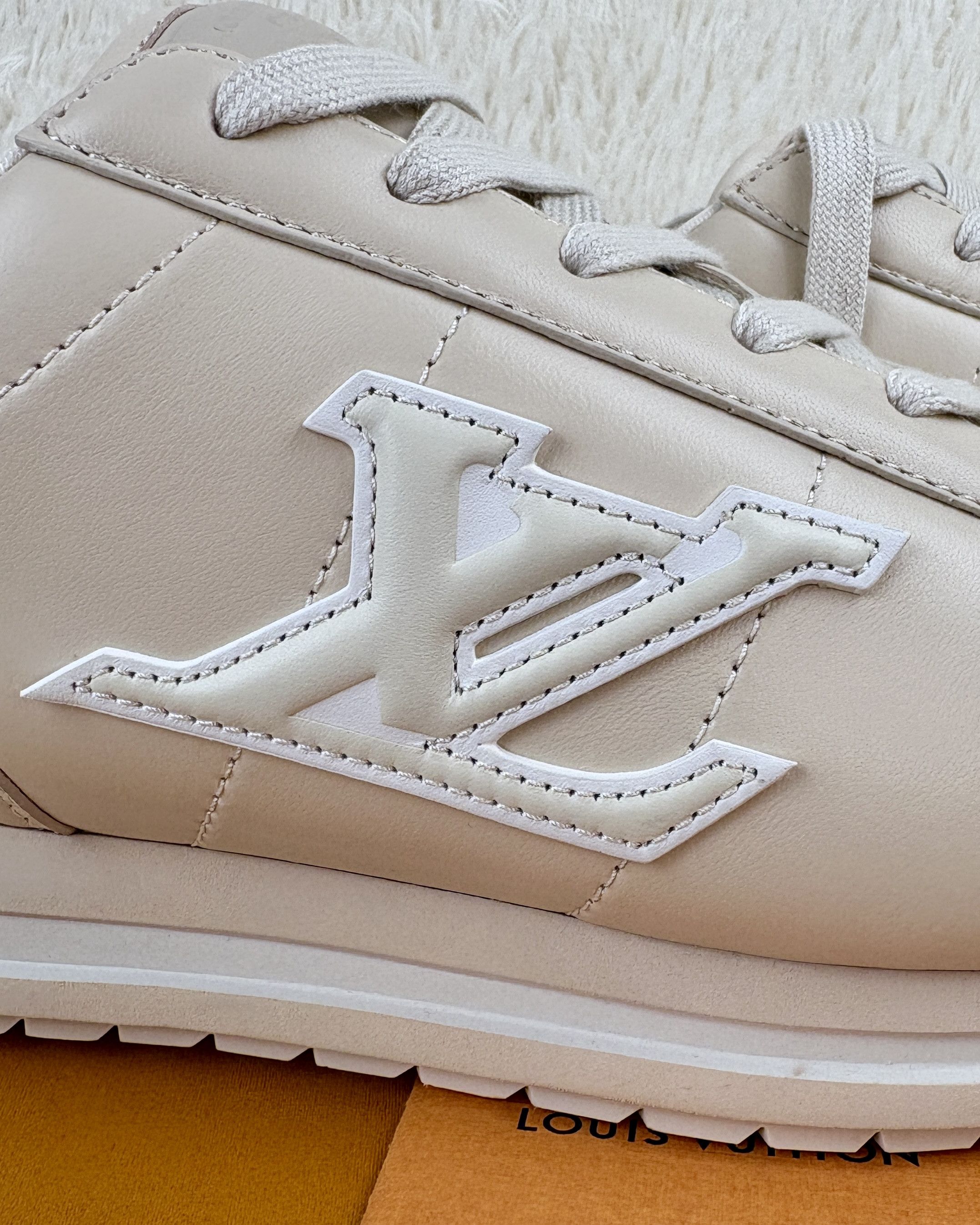 Louis Vuitton 100% original L Vuitton BUTTERSOFT men's sneakers. UK Size 9 Size US 10 / EU 43 - 11 Thumbnail