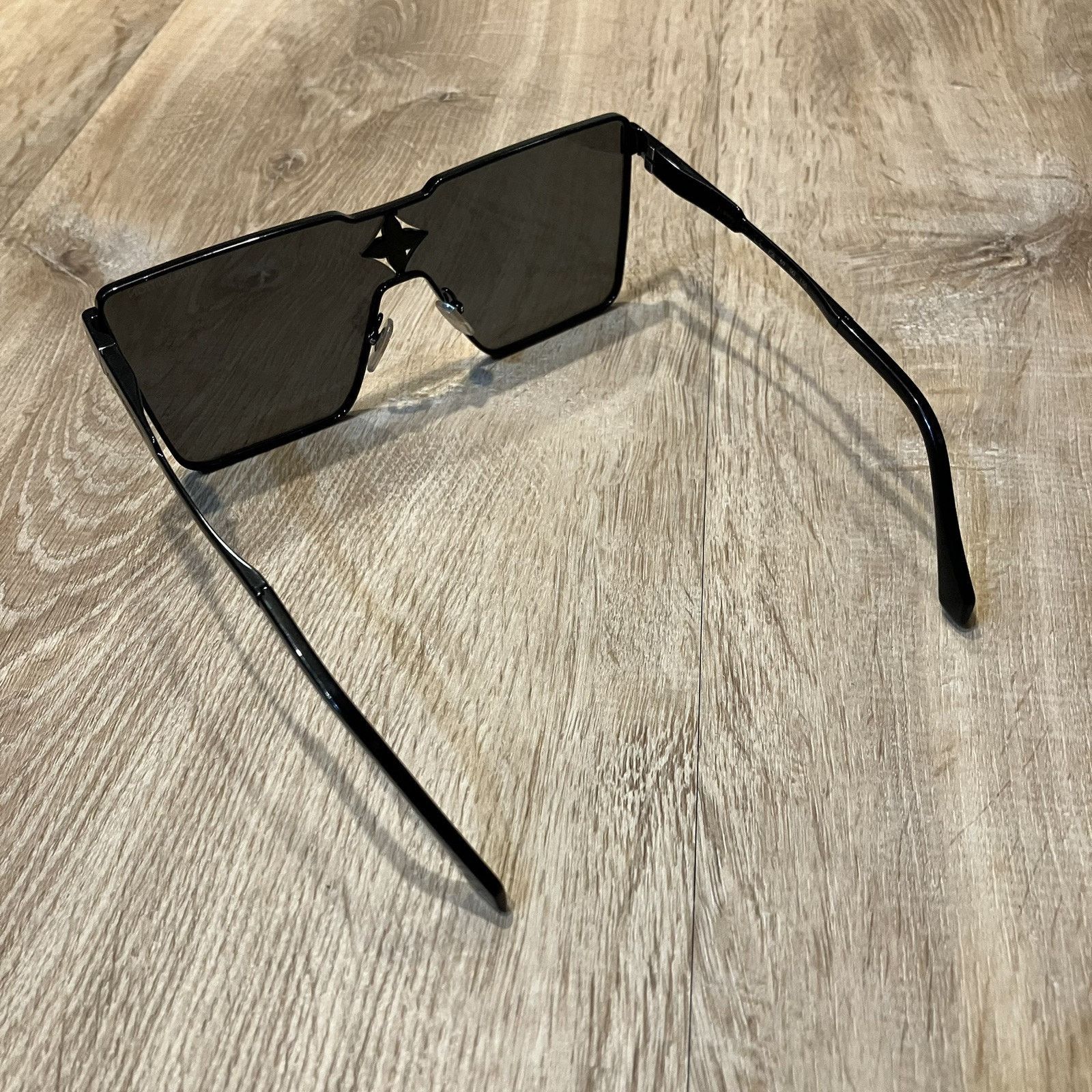 Louis Vuitton Louis Vuitton Cyclone Metal Sunglasses Black Silver Mirror Size ONE SIZE - 3 Thumbnail