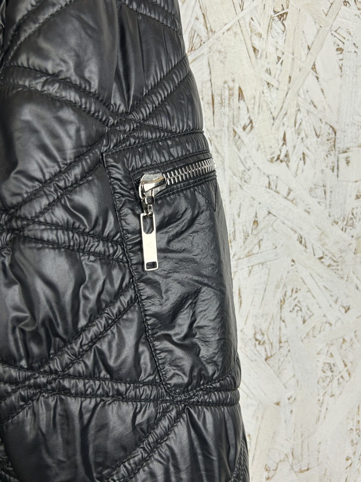 Louis Vuitton Louis Vuitton FW17 Ribbed Waist Quilted Jacket Black 40 Size S / US 4 / IT 40 - 4 Thumbnail