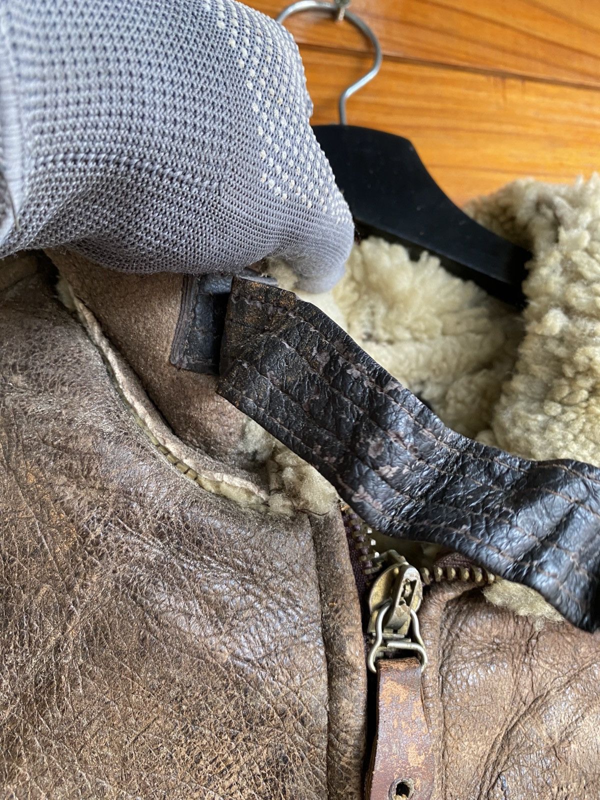 Avirex Vintage 80s AVIREX B-3 Shearling Flight Jacket | Distressed Size US S / EU 44-46 / 1 - 13 Thumbnail