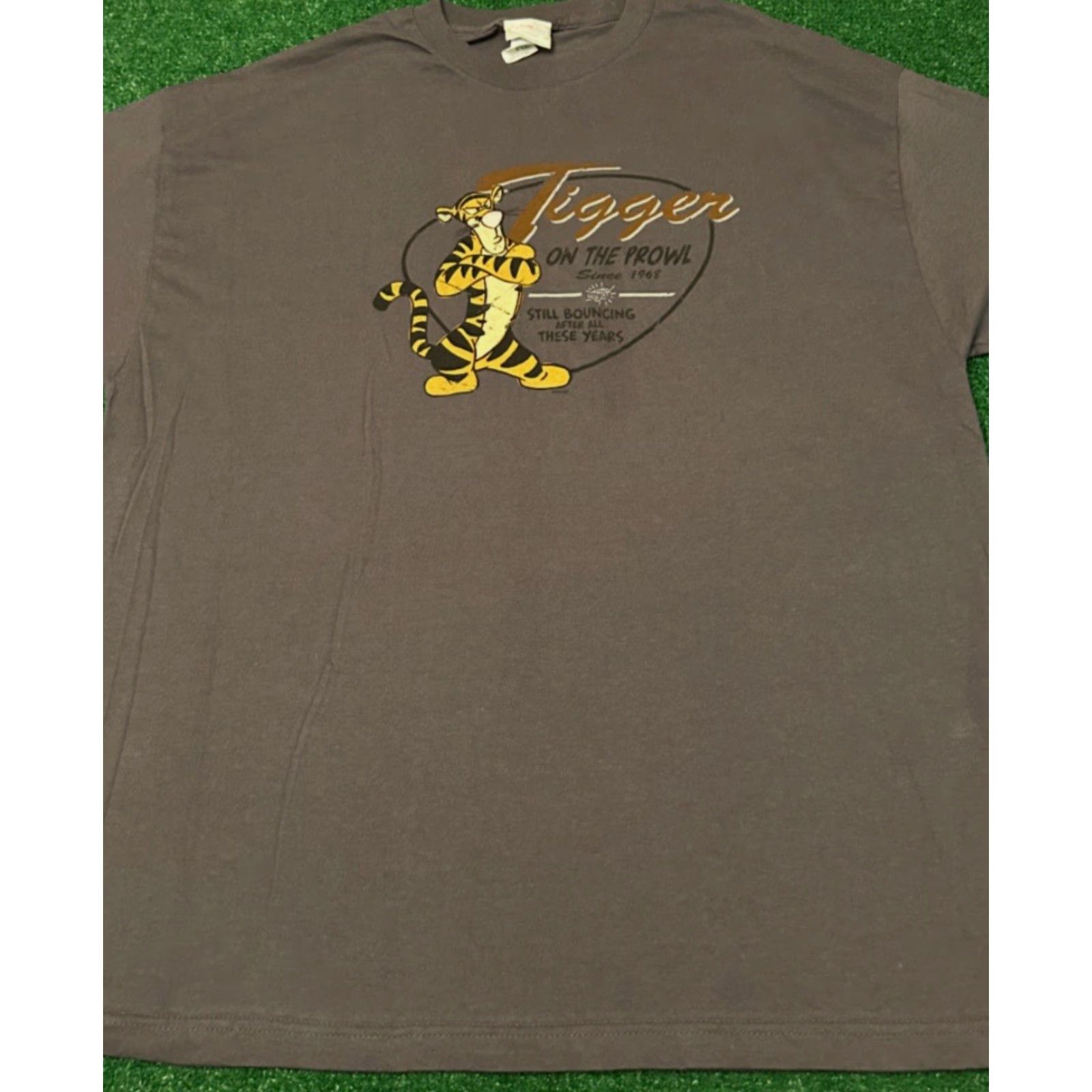 Disney VINTAGE Disney Tigger On The Prowl Cartoon VTG Shirt Mens 2XL Gray Short Sleeve Pooh Bear 90s Shirt Size US XXL / EU 58 / 5 - 3 Thumbnail