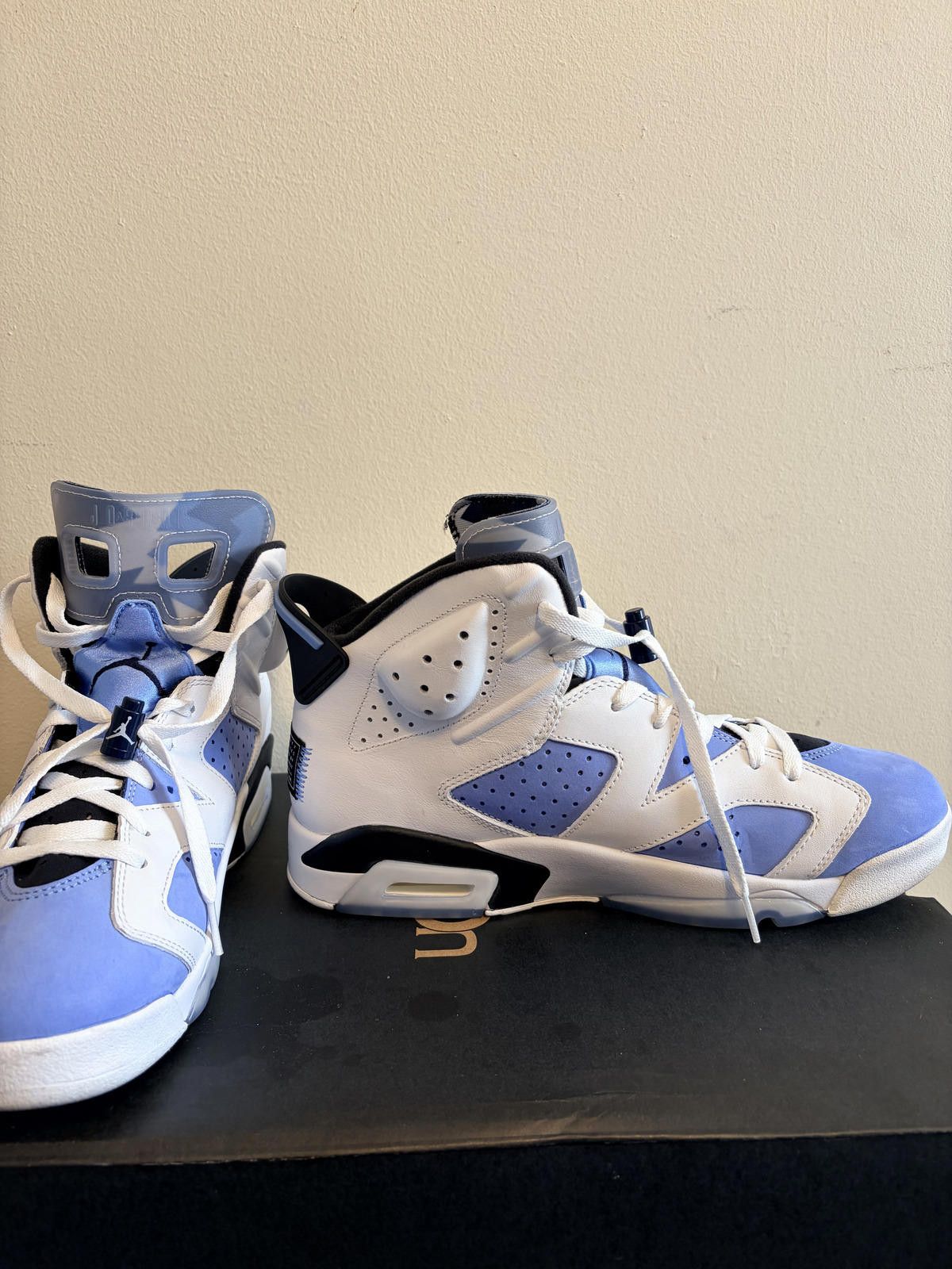 Jordan Brand Air Jordan 5 Retro UNC Home University Blue Shoe (Size 10.5) Size US 10.5 / EU 43-44 - 4 Thumbnail