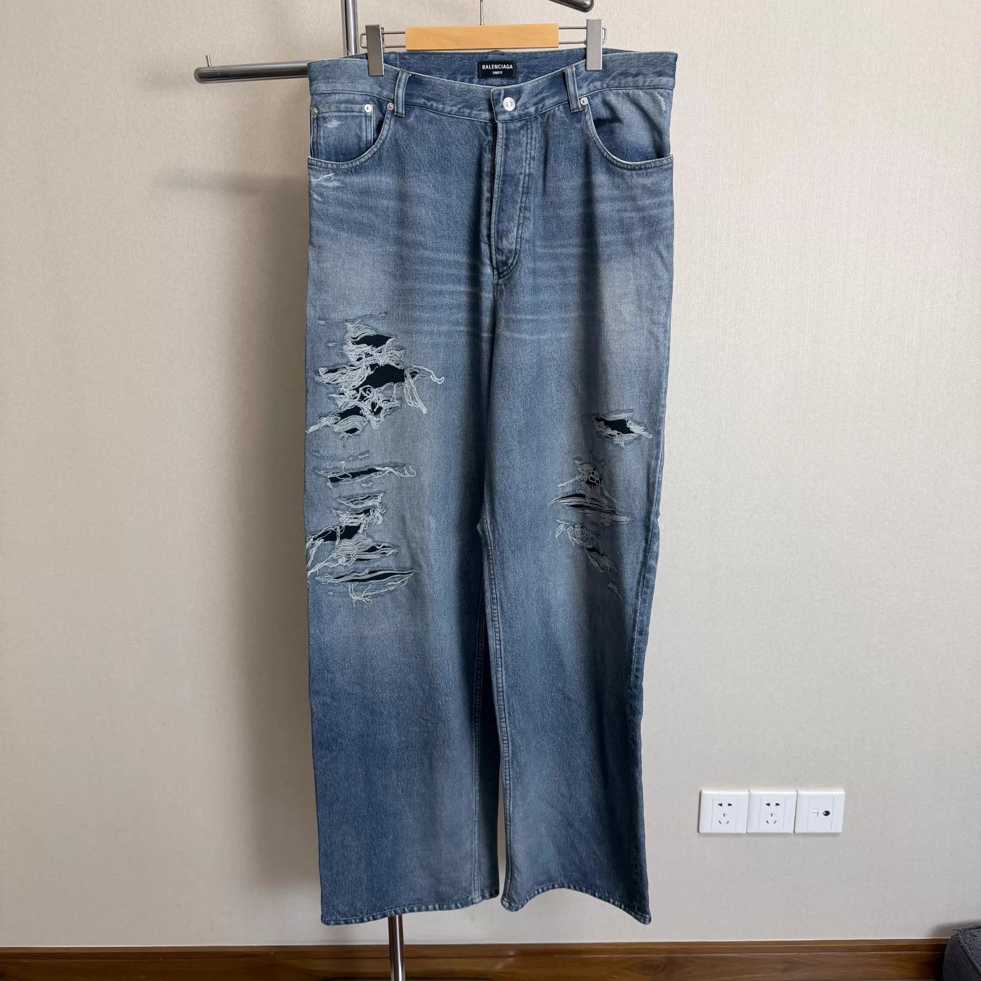 Balenciaga Balenciaga 24 Garde-robe Ripple Wash Distressed W-Leg Jeans Size 28" / US 6 / IT 42 - 1 Thumbnail