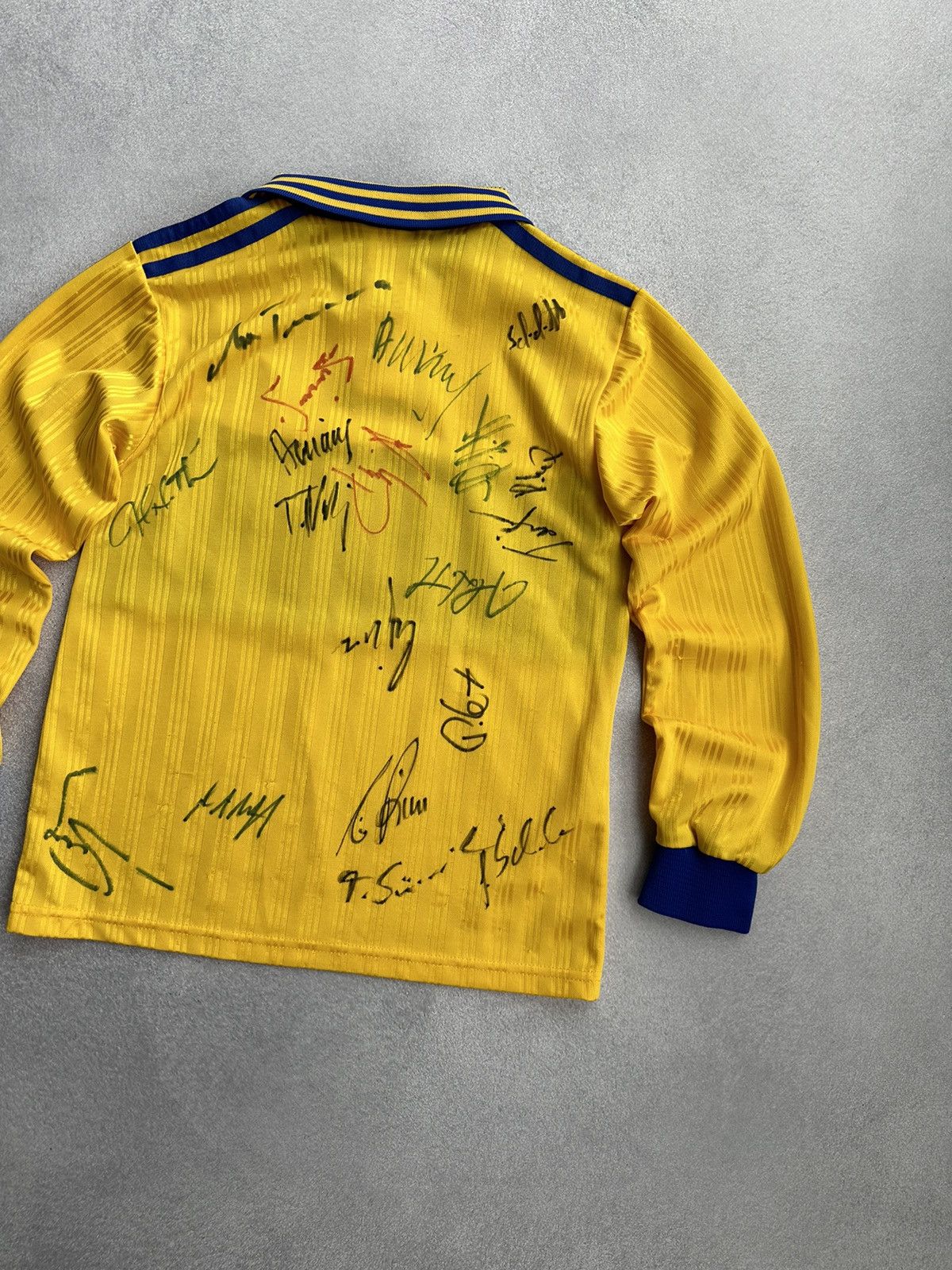 Vintage Vintage Eintracht Braunschweig 1998-99 Home Football Kit Size US XS / EU 42 / 0 - 12 Thumbnail