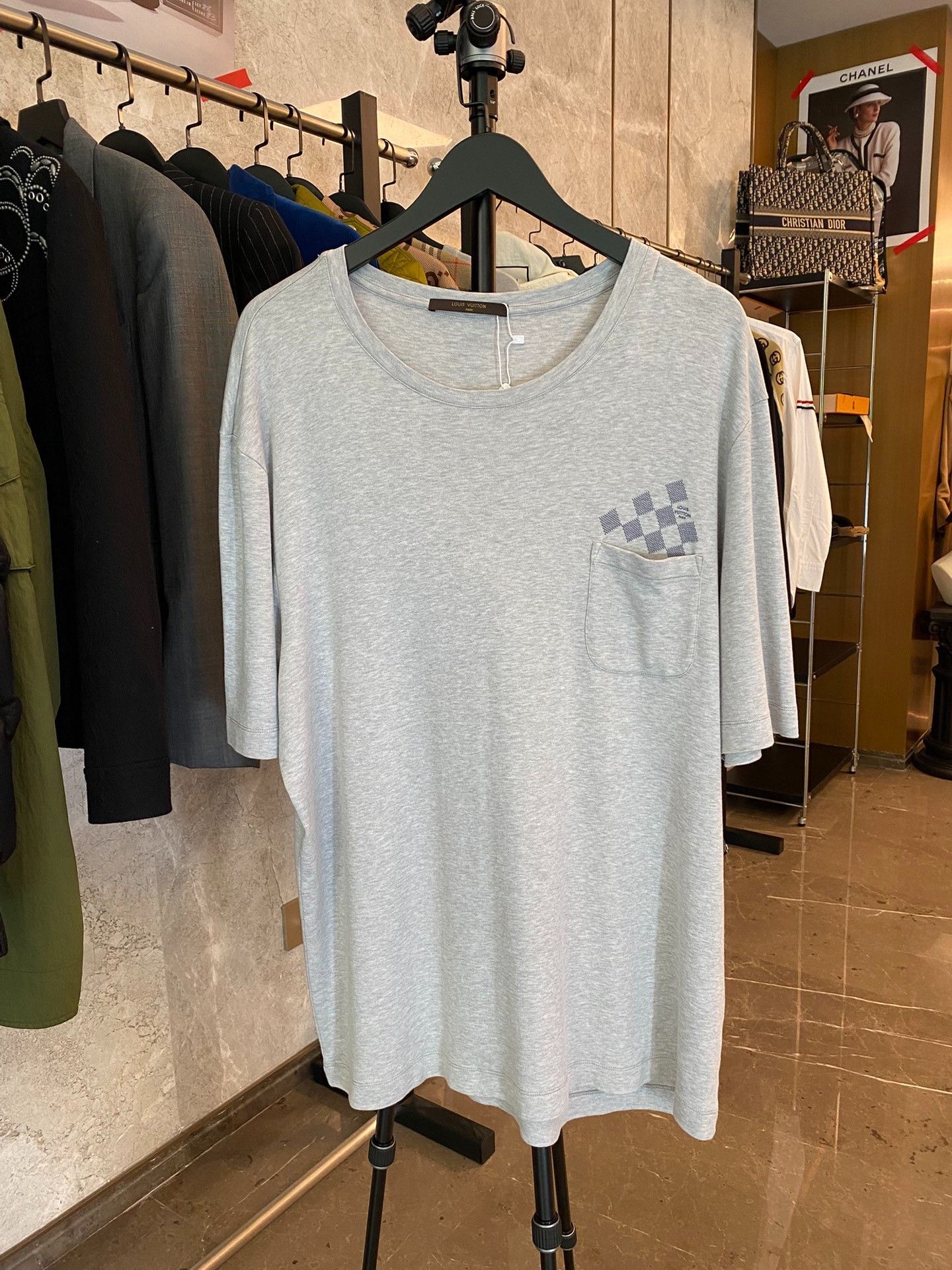 Louis Vuitton Louis Vuitton Checkered Gray T-Shirt m Men Size US M / EU 48-50 / 2 - 1 Thumbnail