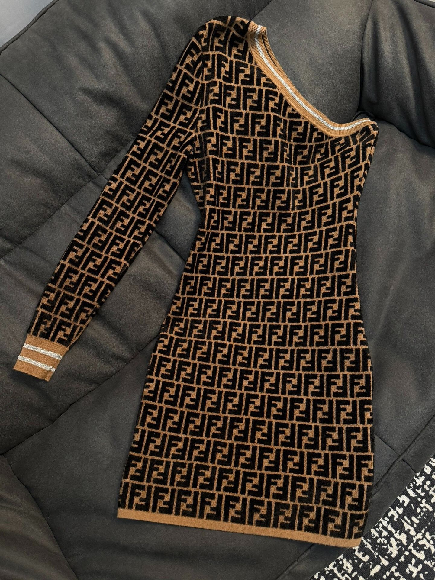 Fendi Fendi Autumn Winter Irregular Flocked Dress Size M / US 6-8 / IT 42-44 - 1 Thumbnail