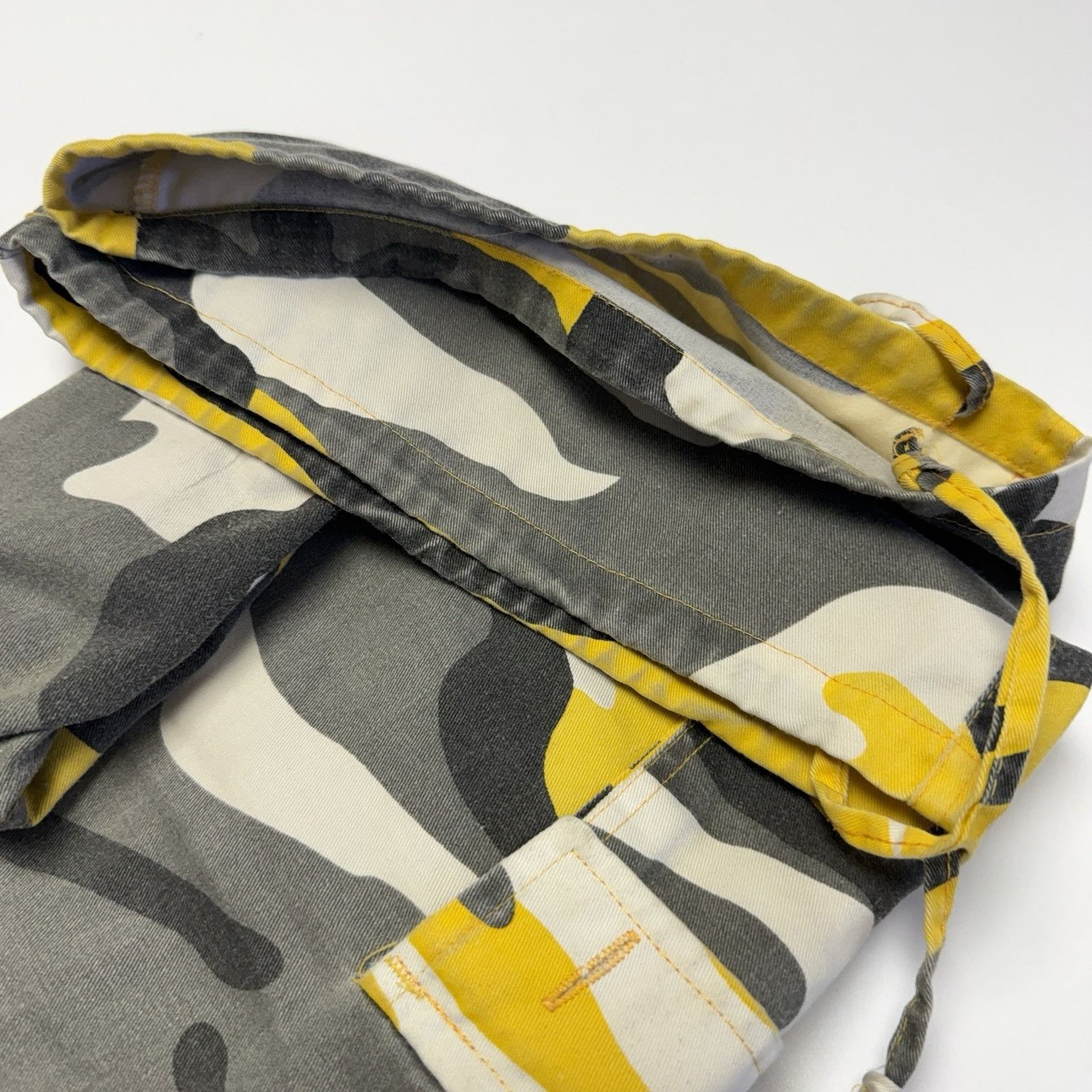 Vintage Vintage THC Camouflage Baggy Shorts Mens 42 W Yellow Skate G Size US 42 / EU 58 - 13 Thumbnail