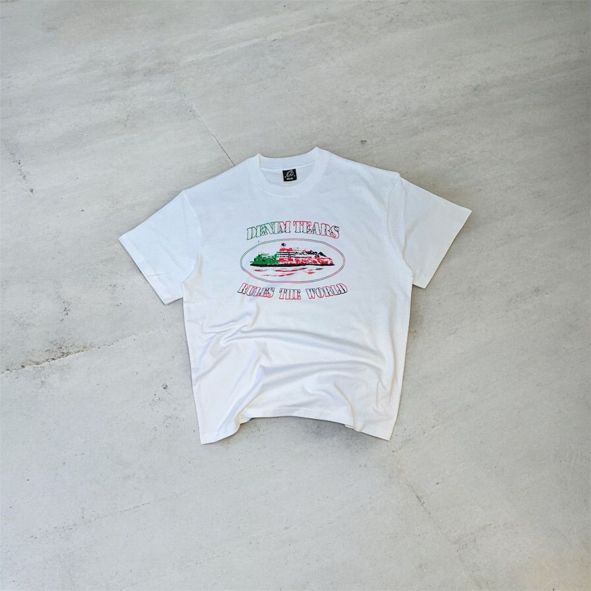 Corteiz Corteiz X Denim Tears Cortears OG Alcatraz Tee White Size M Size US M / EU 48-50 / 2 - 1 Thumbnail