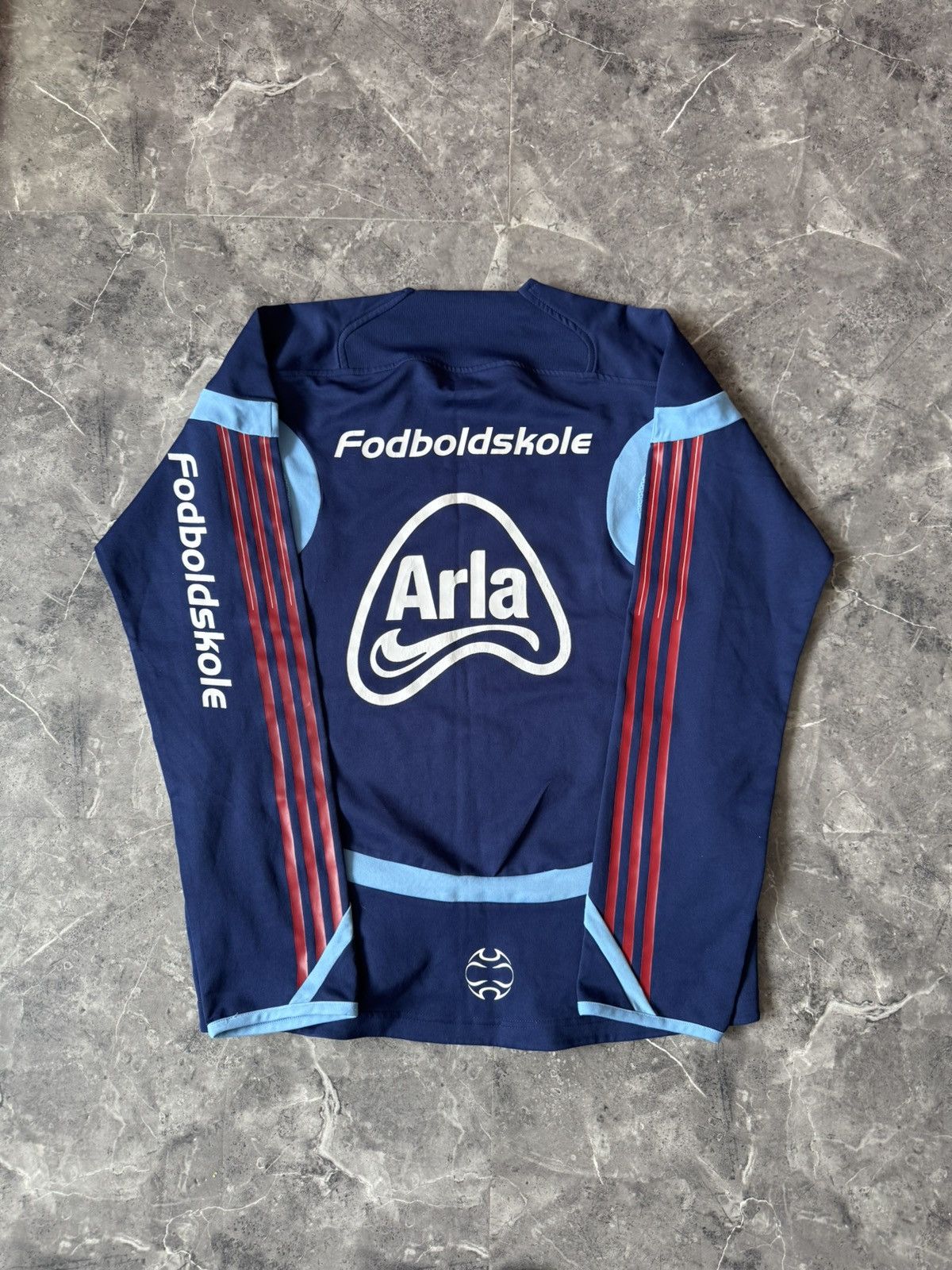 Adidas Adidas Denmark 2005 2007 Soccer Jersey Crewneck Long Sleeve Size US M / EU 48-50 / 2 - 7 Thumbnail