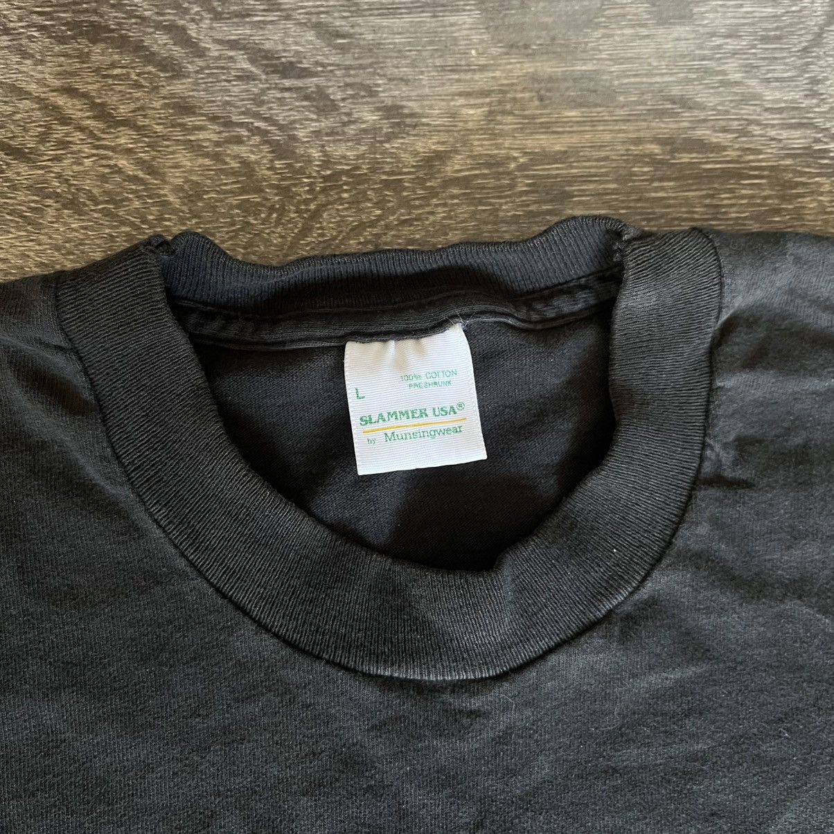 Vintage Vintage 1990s Slammer USA Munsingwear Pocket Black Blank Tee Size US L / EU 52-54 / 3 - 4 Thumbnail
