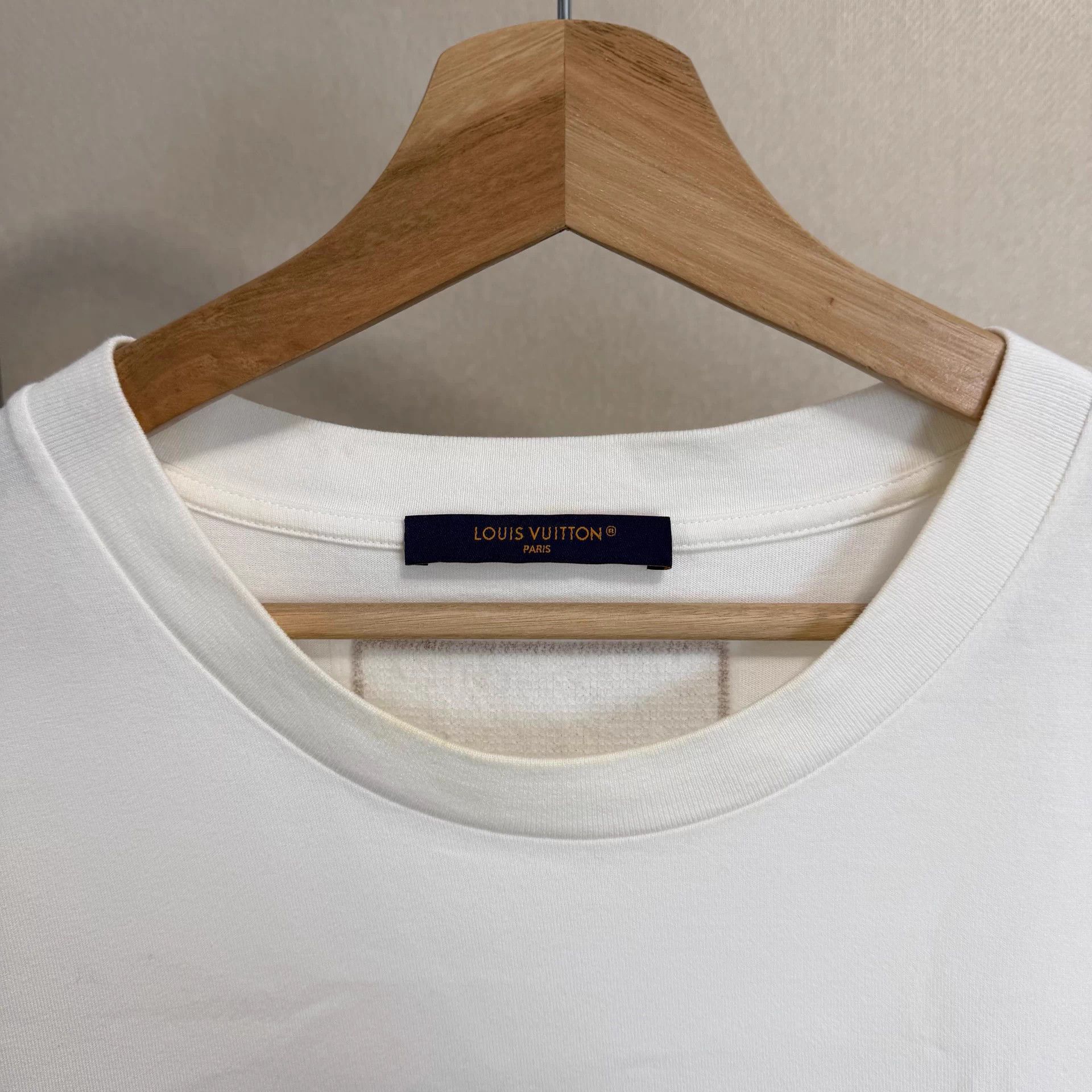 Louis Vuitton LOUIS VUITTON SS23 beaded letter men's white tee Size US XXL / EU 58 / 5 - 3 Thumbnail
