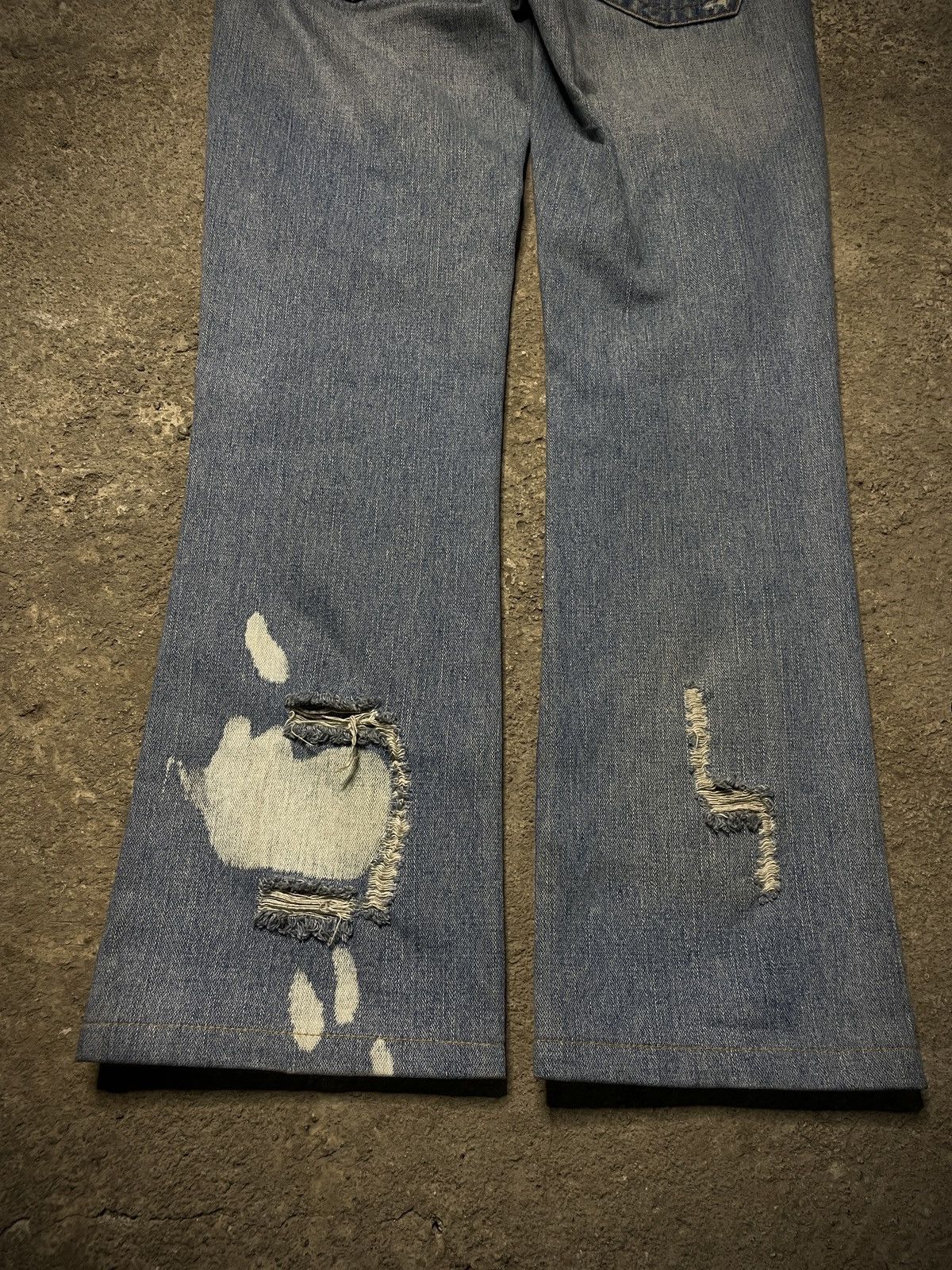 True Religion 2000’s True Religion - Distressed Flared Pants Size US 29 - 16 Thumbnail
