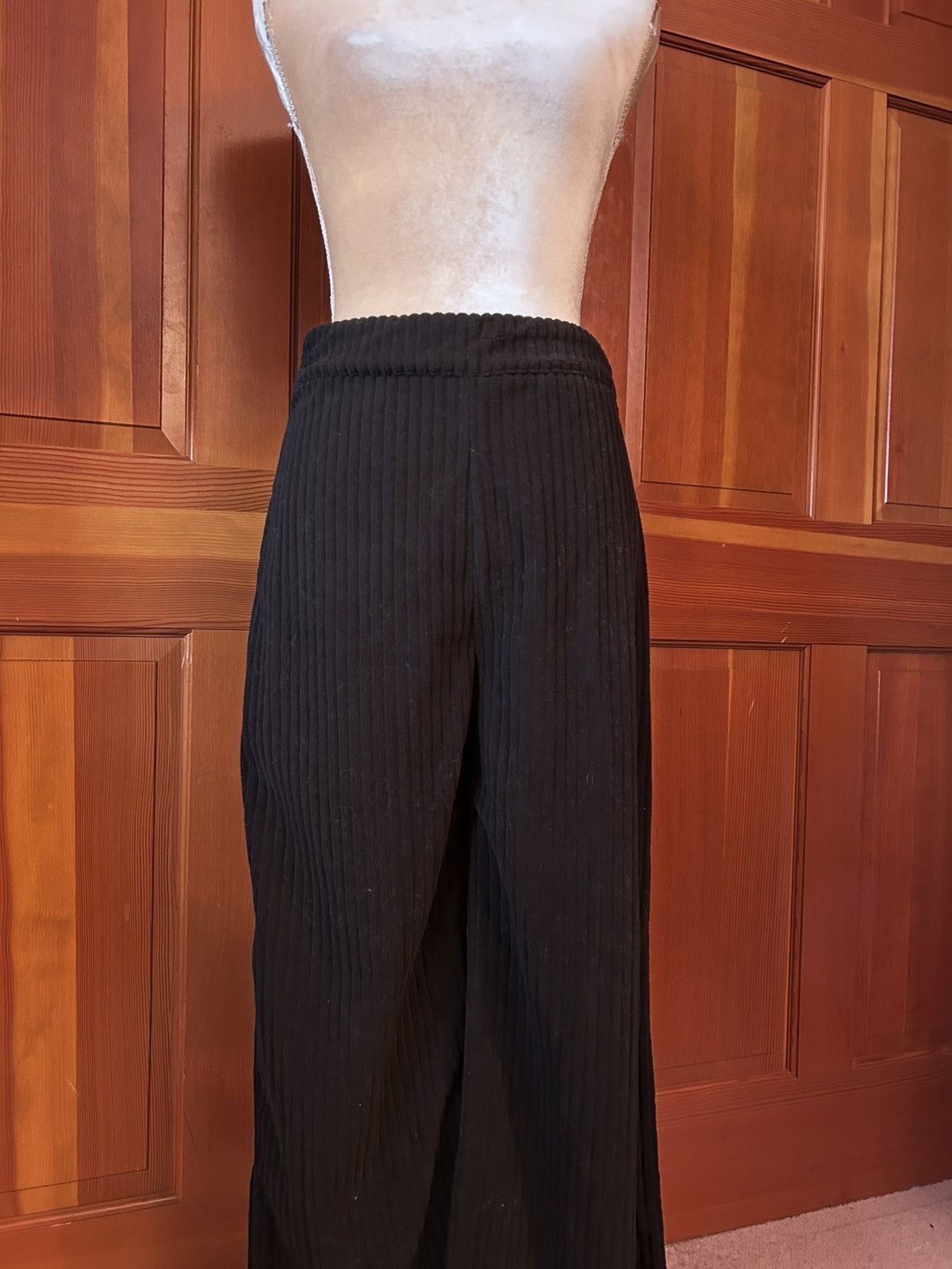 Designer × Other NWT, Lavishly Paris Women’s Ribbed Knit Wide Leg Pants. Size 28" / US 6 / IT 42 - 6 Thumbnail