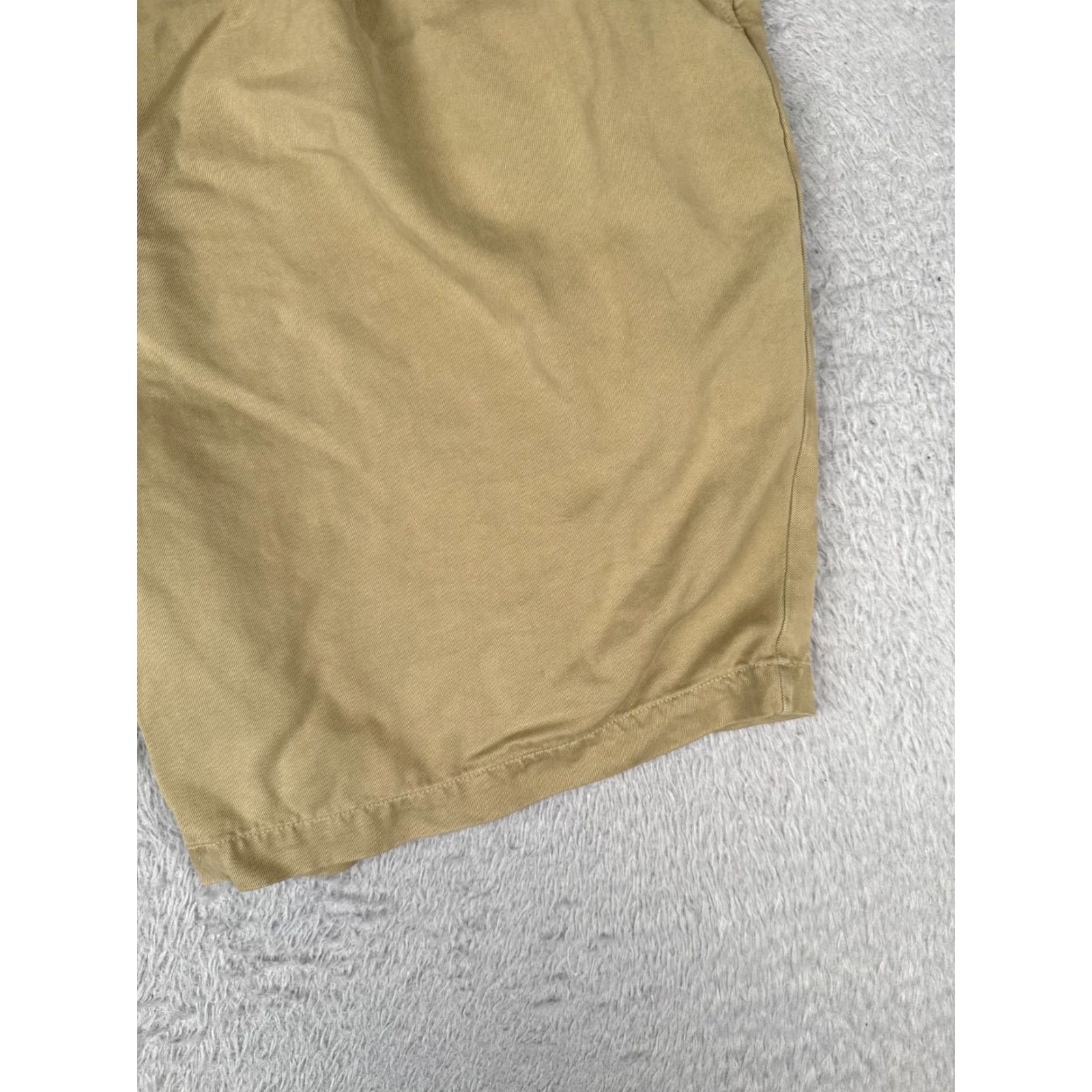 Tommy Bahama Tommy Bahama Shorts Men 38 Beige Silk Vacation Beach Resort 38x9 Chino Casual Travel Workwear 90s USA Beach Mens Size US 38 / EU 54 - 2 Thumbnail