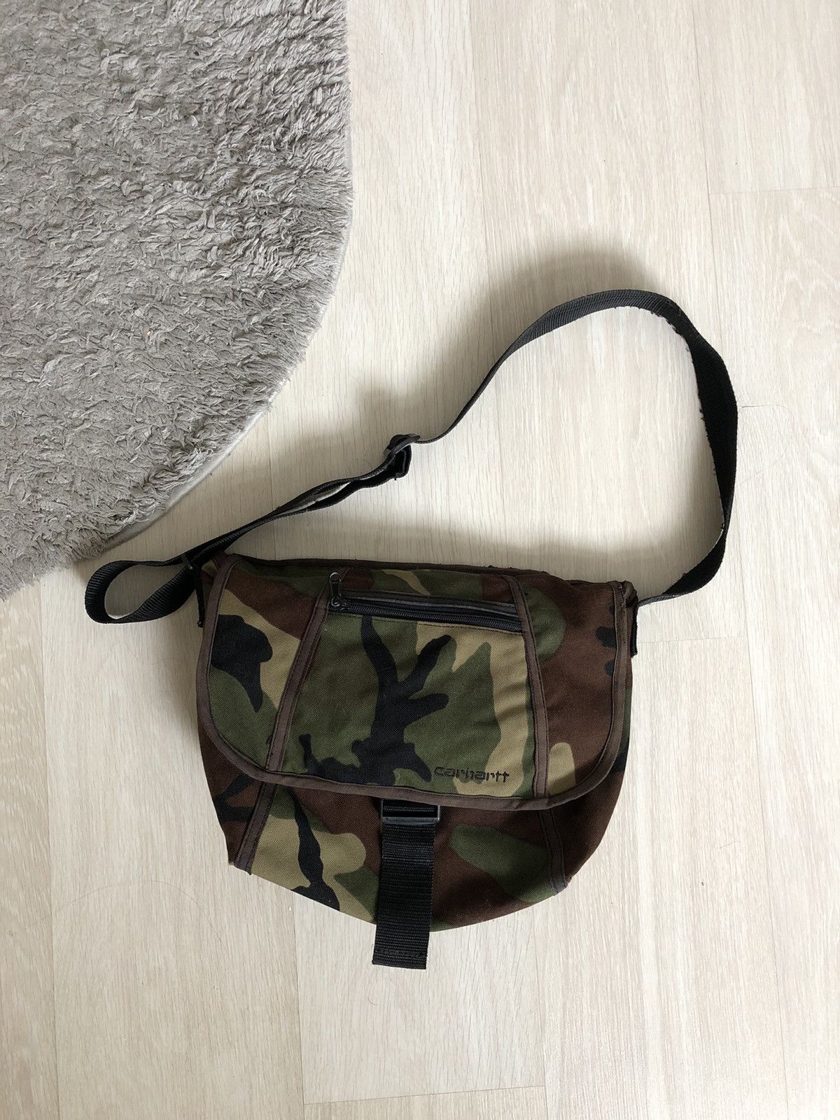 Carhartt sling bag camo clearance