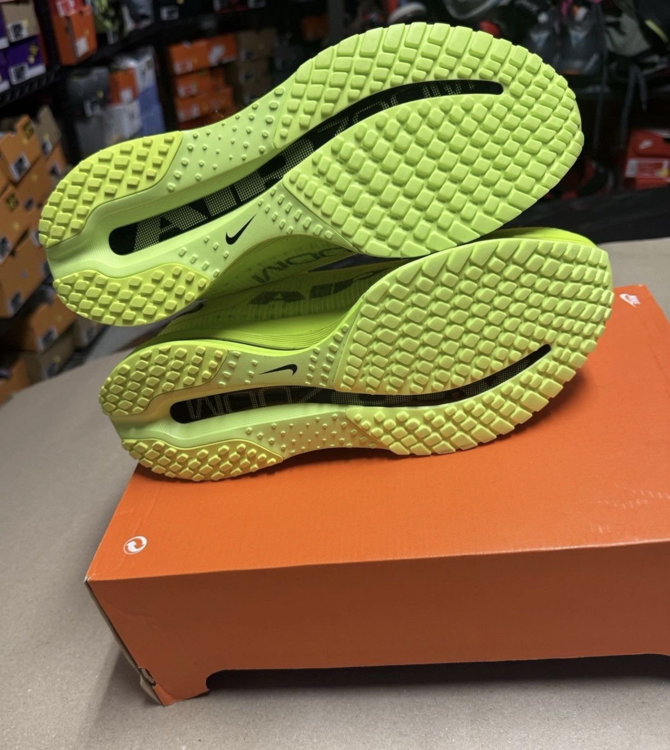 Nike Nike Air Pegasus Premium Volt Mens sz 7.5 Running shoes NEW! Size US 7.5 / EU 40-41 - 5 Thumbnail