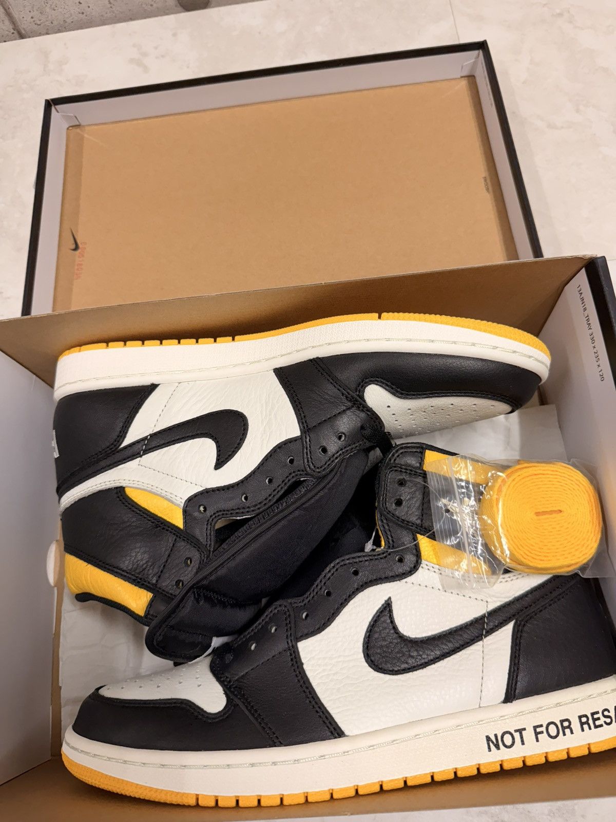 Nike Nike / Air Jordan 1 Retro High Not For Resale Varsity Maize Size US 10 / EU 43 - 3 Thumbnail