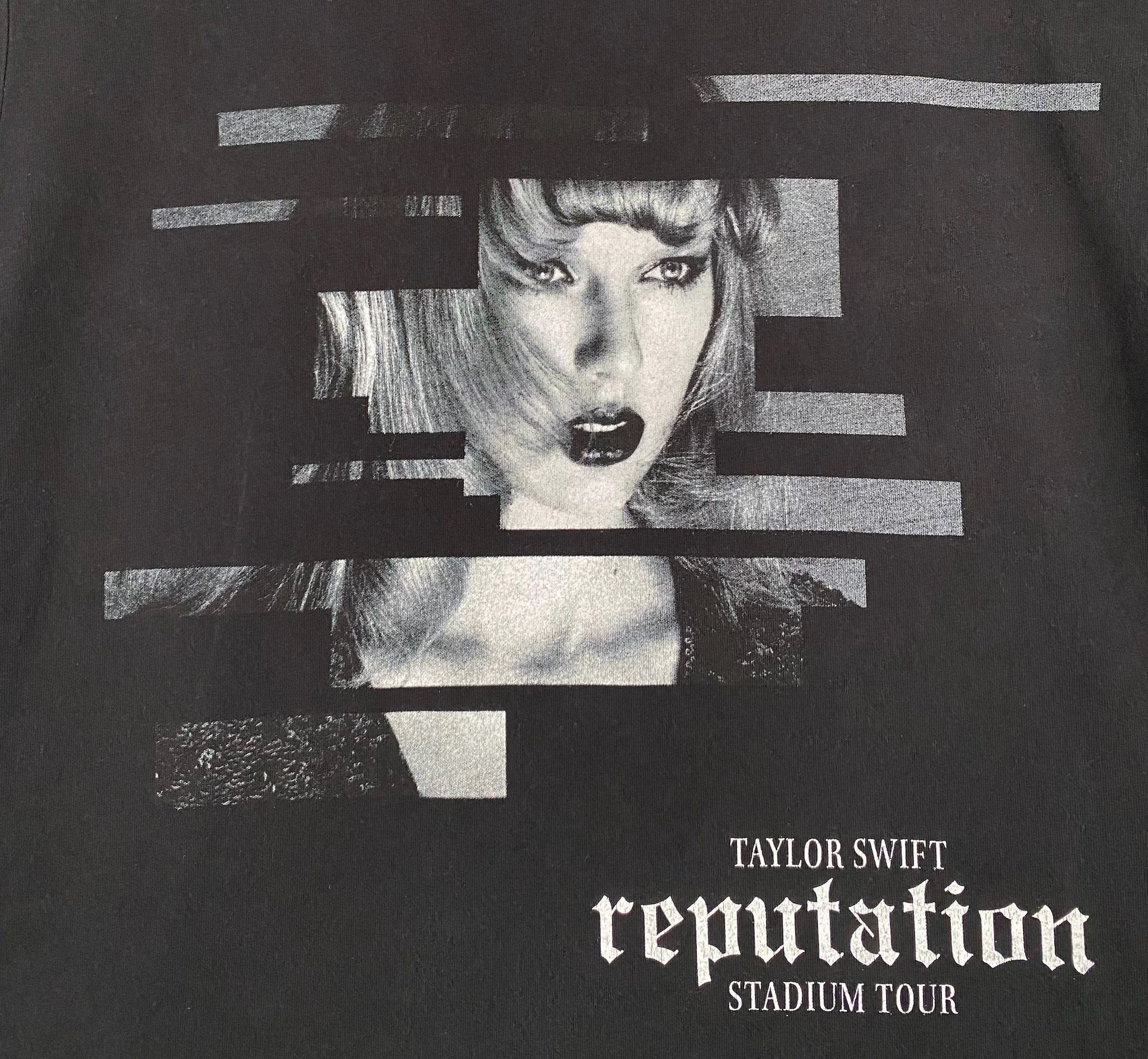 Canvas Taylor Swift Reputation Stadium Tour T-Shirt Medium Size M / US 6-8 / IT 42-44 - 2 Thumbnail