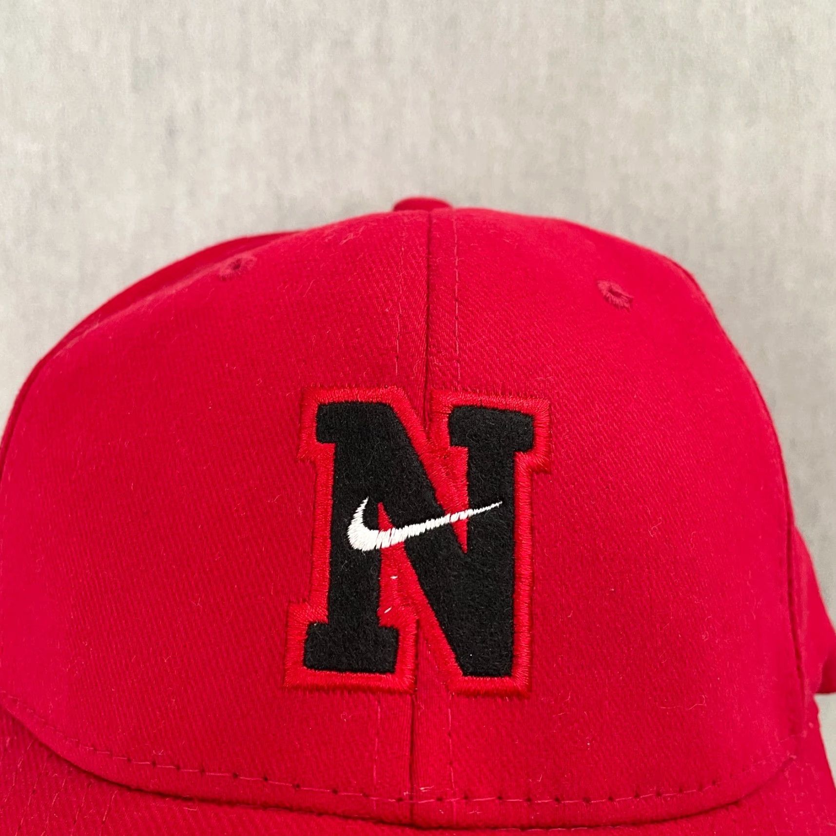 Nike VINTAGE Nike Hat Cap Adult OSFA Red Mini Swoosh Check Logo Mens Baseball Cap Shirt? Size ONE SIZE - 2 Thumbnail