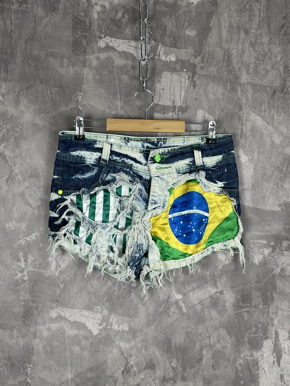 20471120 × Hysteric Glamour × Japanese Brand Y2K Hysteric Glamour Vibe Sexy Factory Distressed Shorts Size 30" / US 8 / IT 44 - 1 Thumbnail