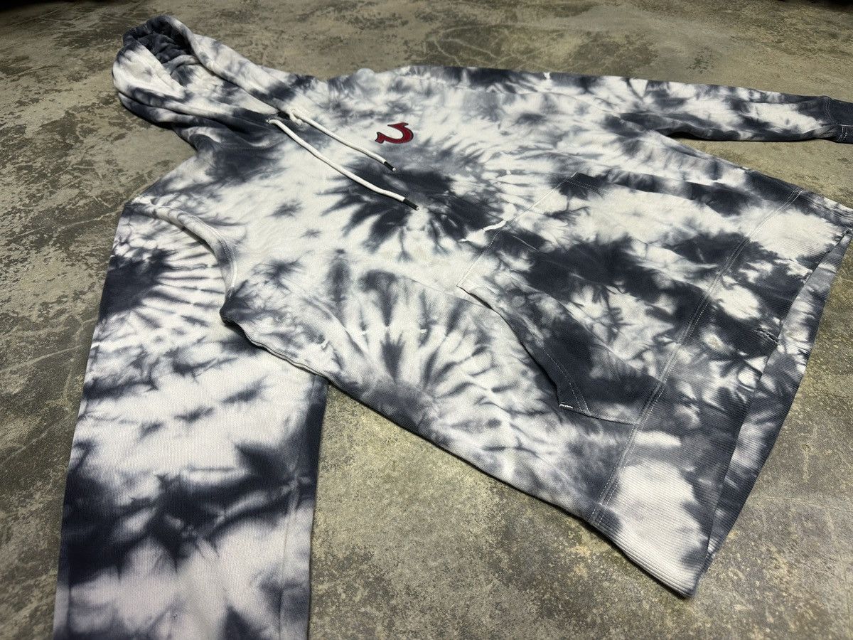 True Religion Vintage Y2K True Religion Big Logo Tie Dye Hoodie Size US XL / EU 56 / 4 - 4 Thumbnail