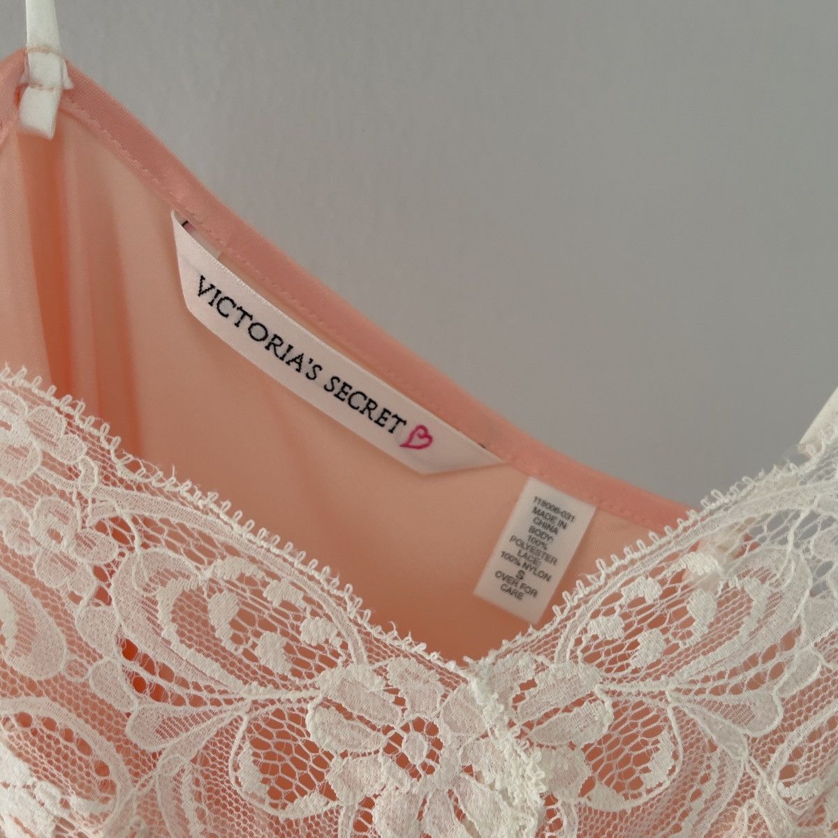 Victoria's Secret Victoria’s Secret 1990s Peach Satin & Lace Slip Gown (S–M) Size S / US 4 / IT 40 - 15 Thumbnail