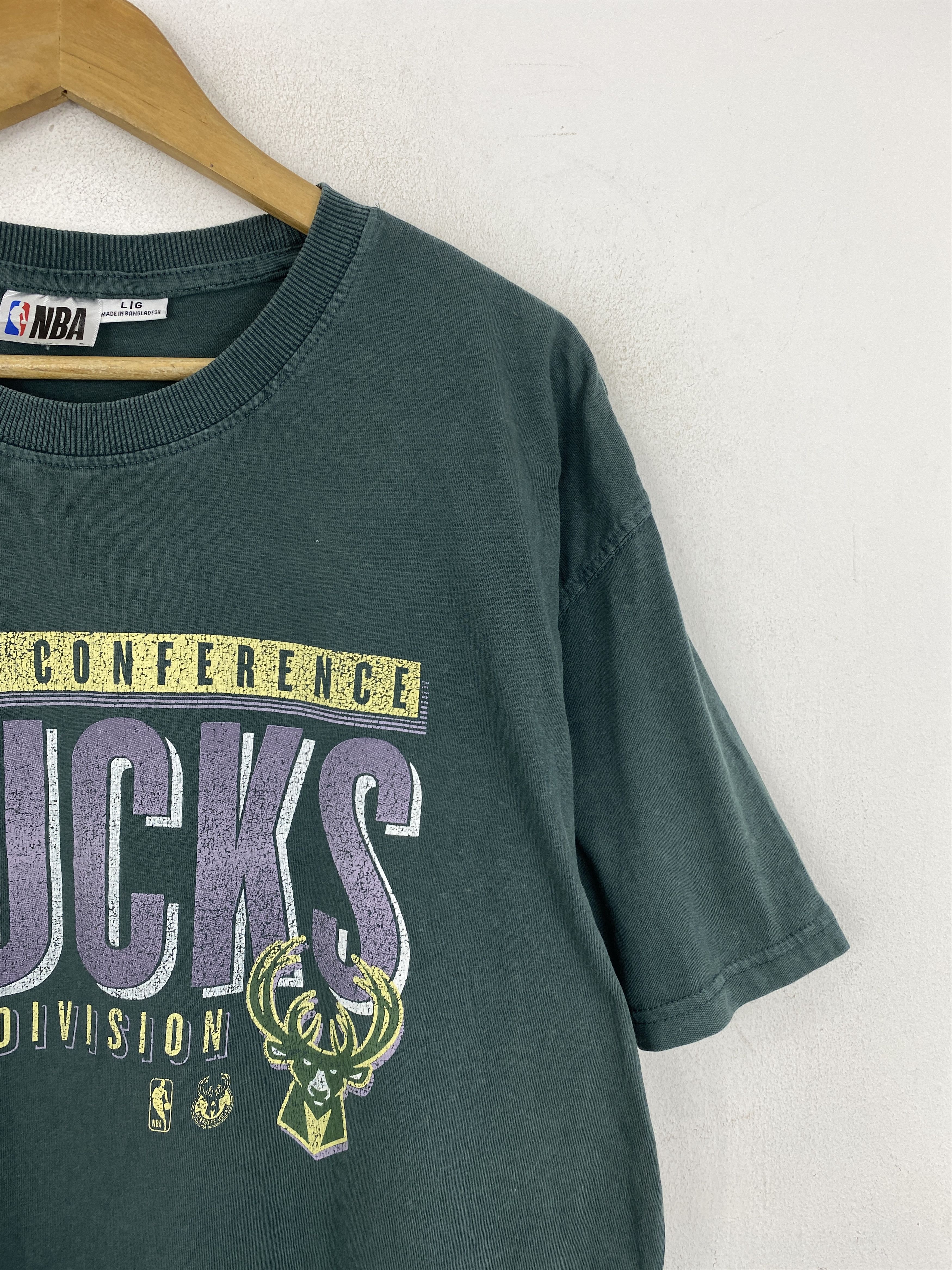 NBA Vintage NBA Milwaukee Bucks Basketball Team Tee TA0594 Size US L / EU 52-54 / 3 - 7 Thumbnail
