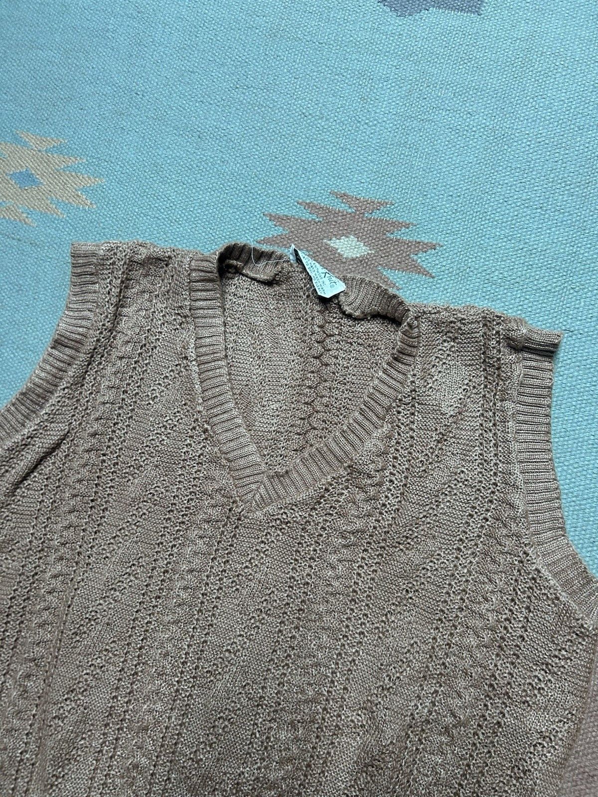 Vintage 70s acrylic knit sweater vest tan v neck pullover women’s XL Size XL / US 12-14 / IT 48-50 - 3 Thumbnail