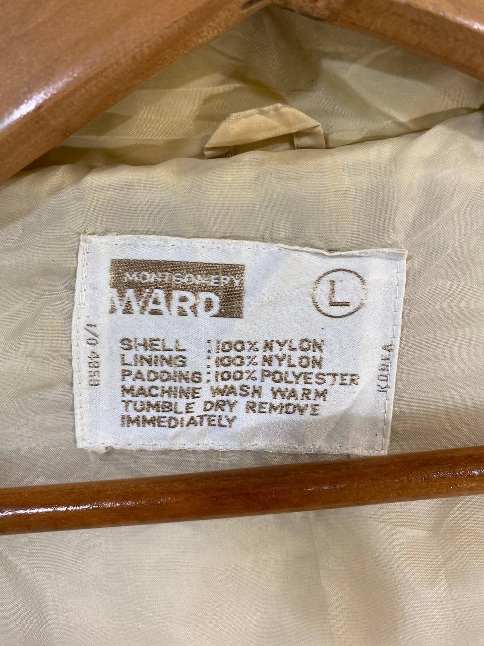 Original Montgomery vintage montgomery wards ski puffer jacket nice design Size US L / EU 52-54 / 3 - 7 Thumbnail