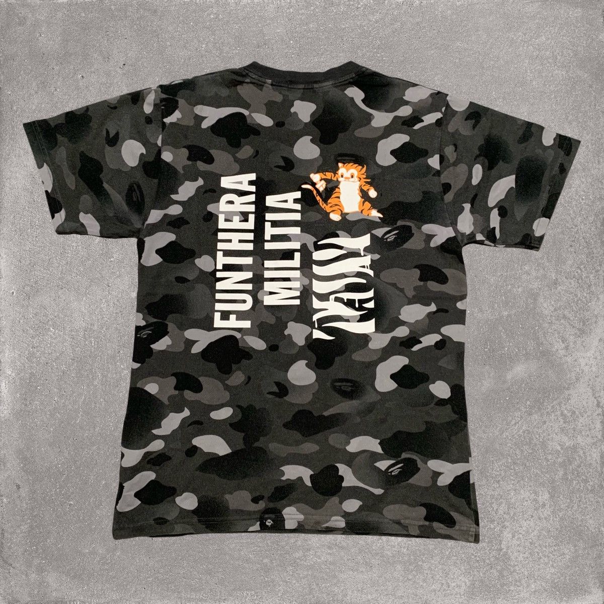 Bape Bape Medium Tiger Shark Black Grey Camo A Bathing Ape Tee Size US M / EU 48-50 / 2 - 2 Thumbnail