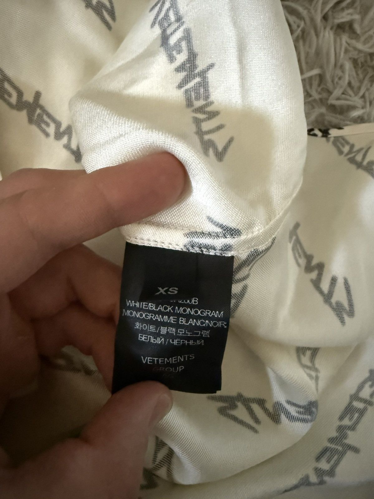 Vetements ✦ all over printed silk shirt Size US XS / EU 42 / 0 - 4 Thumbnail