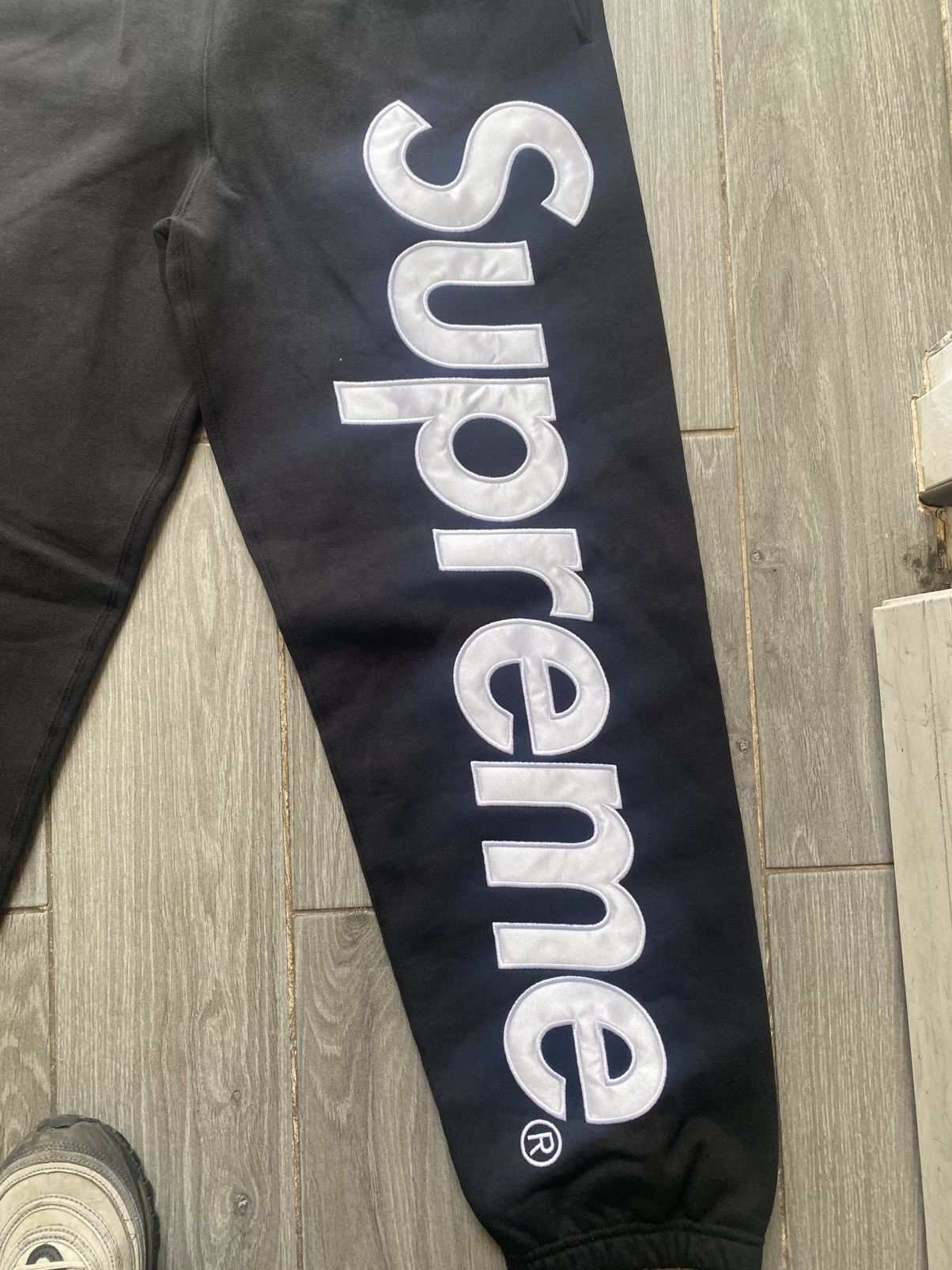 Supreme Supreme Satin Applique Sweatpant (SS26) Black Small Size US 30 / EU 46 - 2 Thumbnail