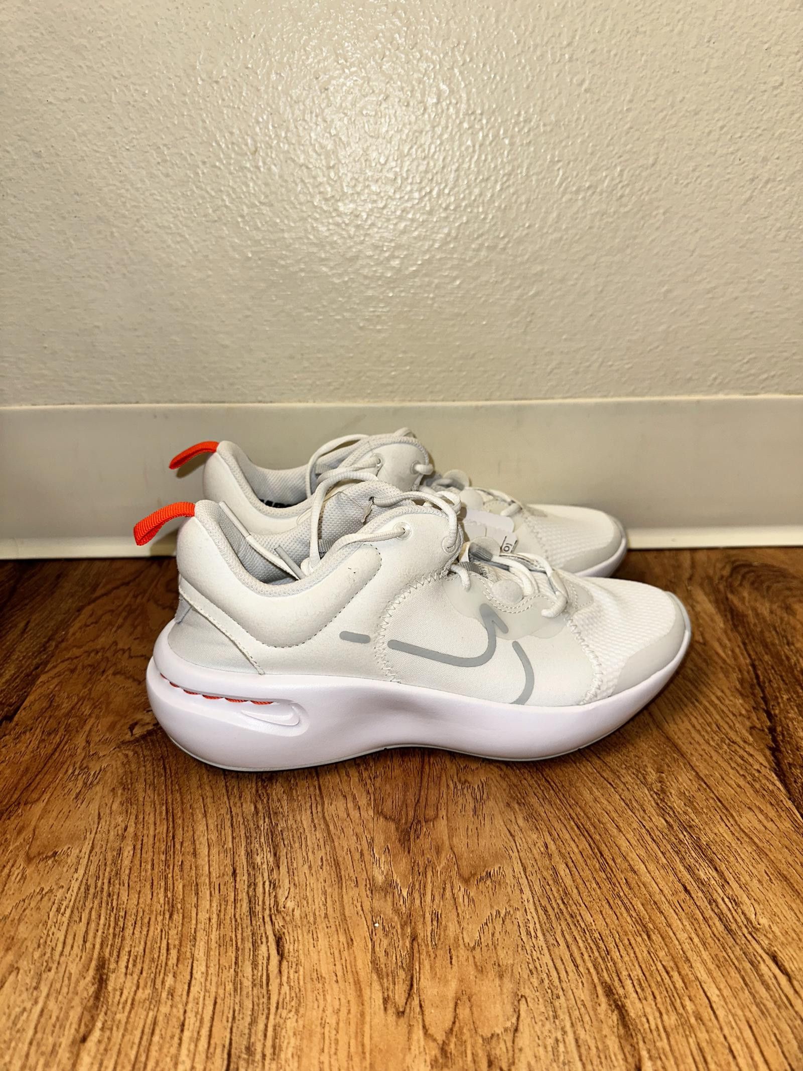 Nike Everywoman Summit White Platinum Sample