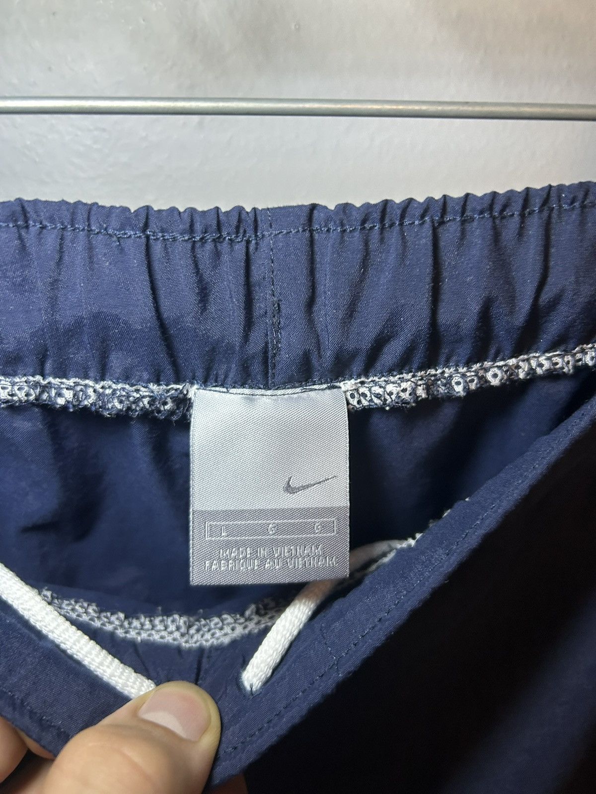 Nike Vintage Nike baggy active / swim shorts Size US 34 / EU 50 - 3 Thumbnail