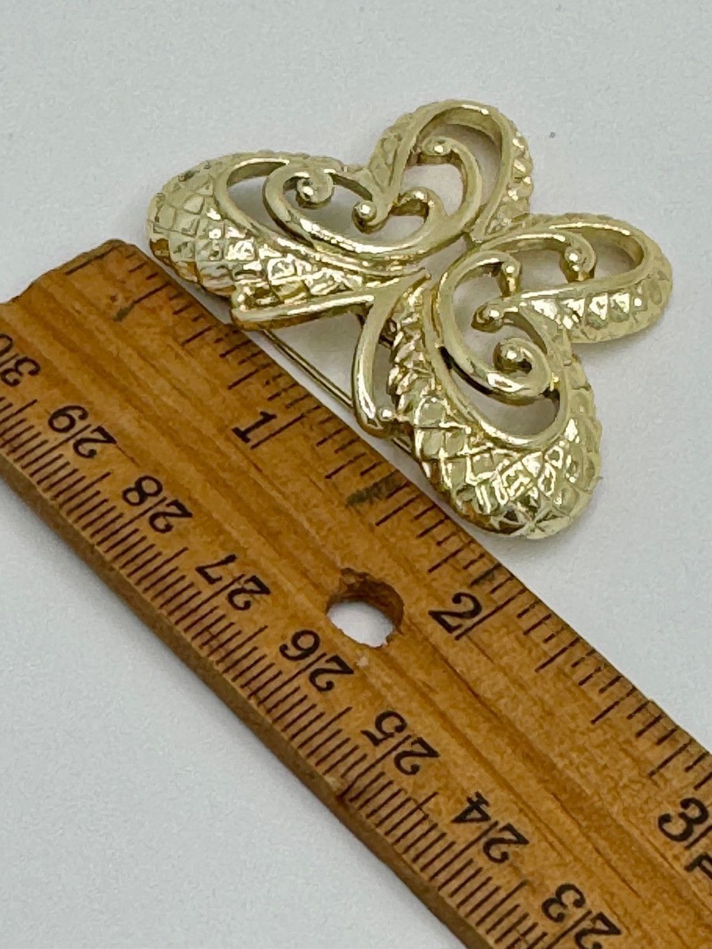 Other Vintage Gold Tone Butterfly Pin Brooch With Scrolls Design Size ONE SIZE - 4 Thumbnail