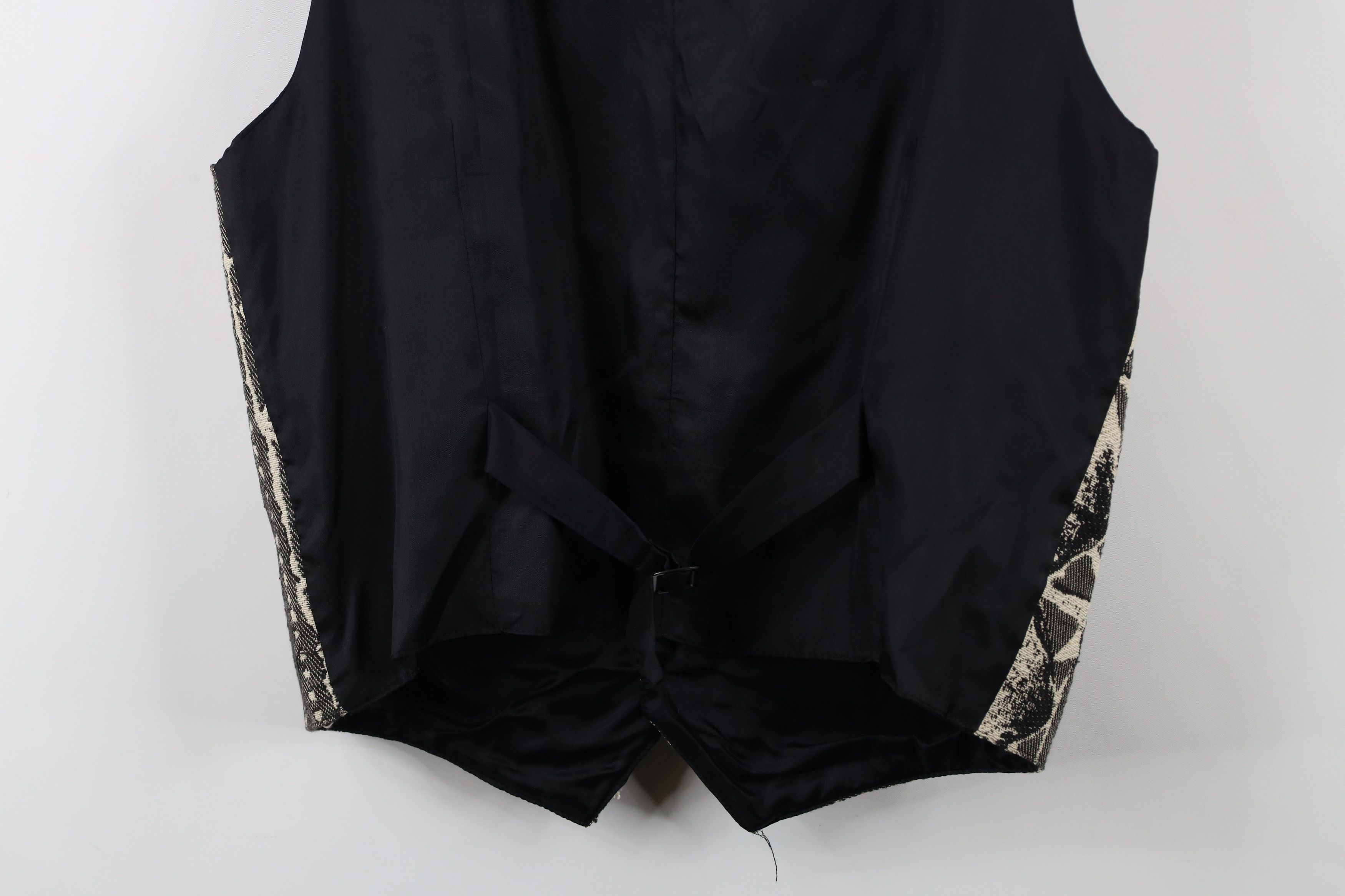 Vintage Vintage 90s Streetwear Geometric Buckle Back Vest Jacket USA Size US L / EU 52-54 / 3 - 11 Thumbnail