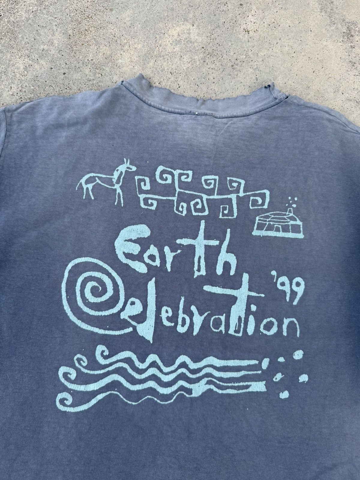 Vintage Distressed Sun Faded Save The Earth Celebration Tees Size US L / EU 52-54 / 3 - 2 Thumbnail