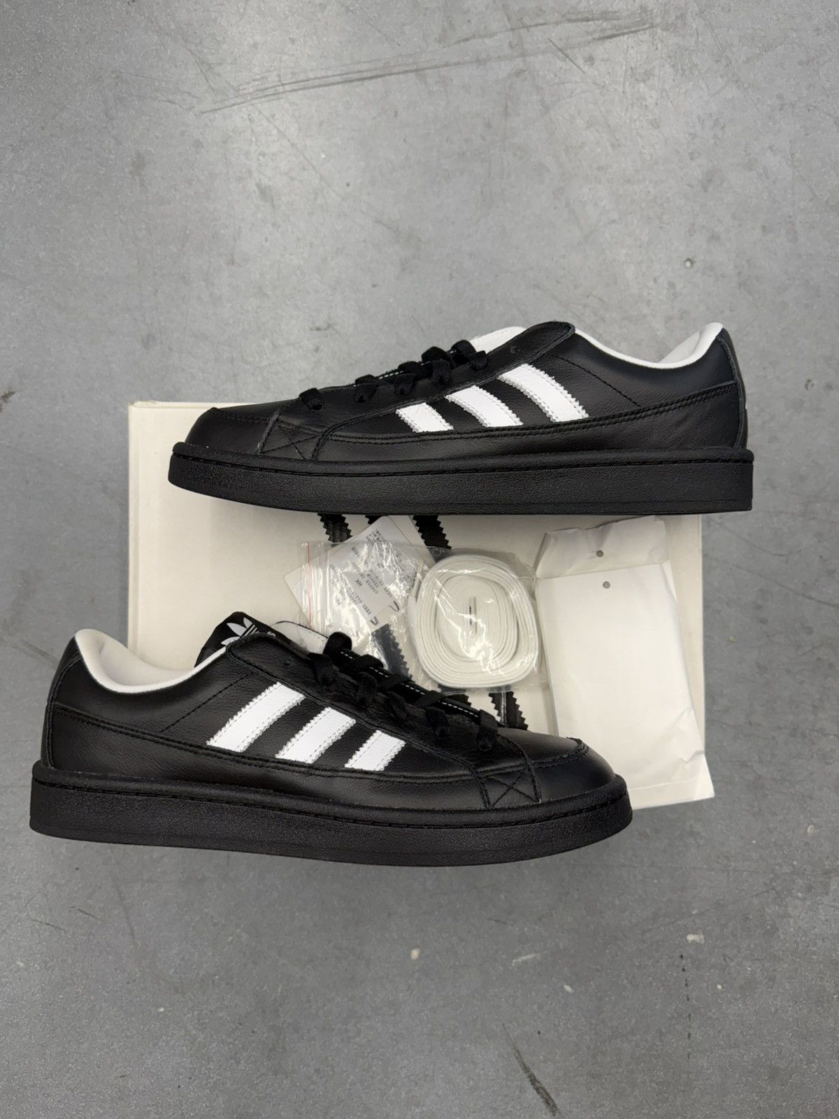 Adidas 2018 Adidas Camton Trainer Palace Black Size US 8 / EU 41 - 1 Thumbnail