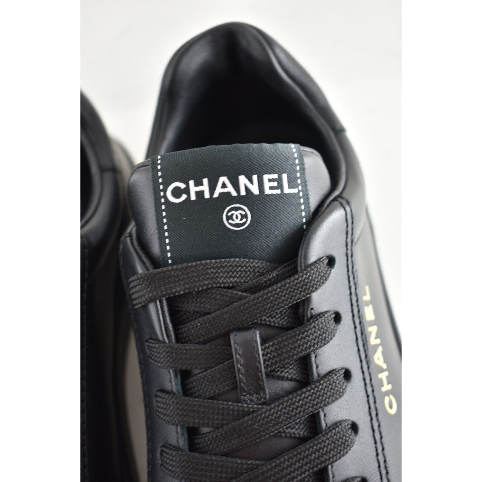 Chanel Chanel 23A Calfskin Leather CC Logo Flat Runner Sneaker 38 Size US 8 / IT 38 - 9 Thumbnail
