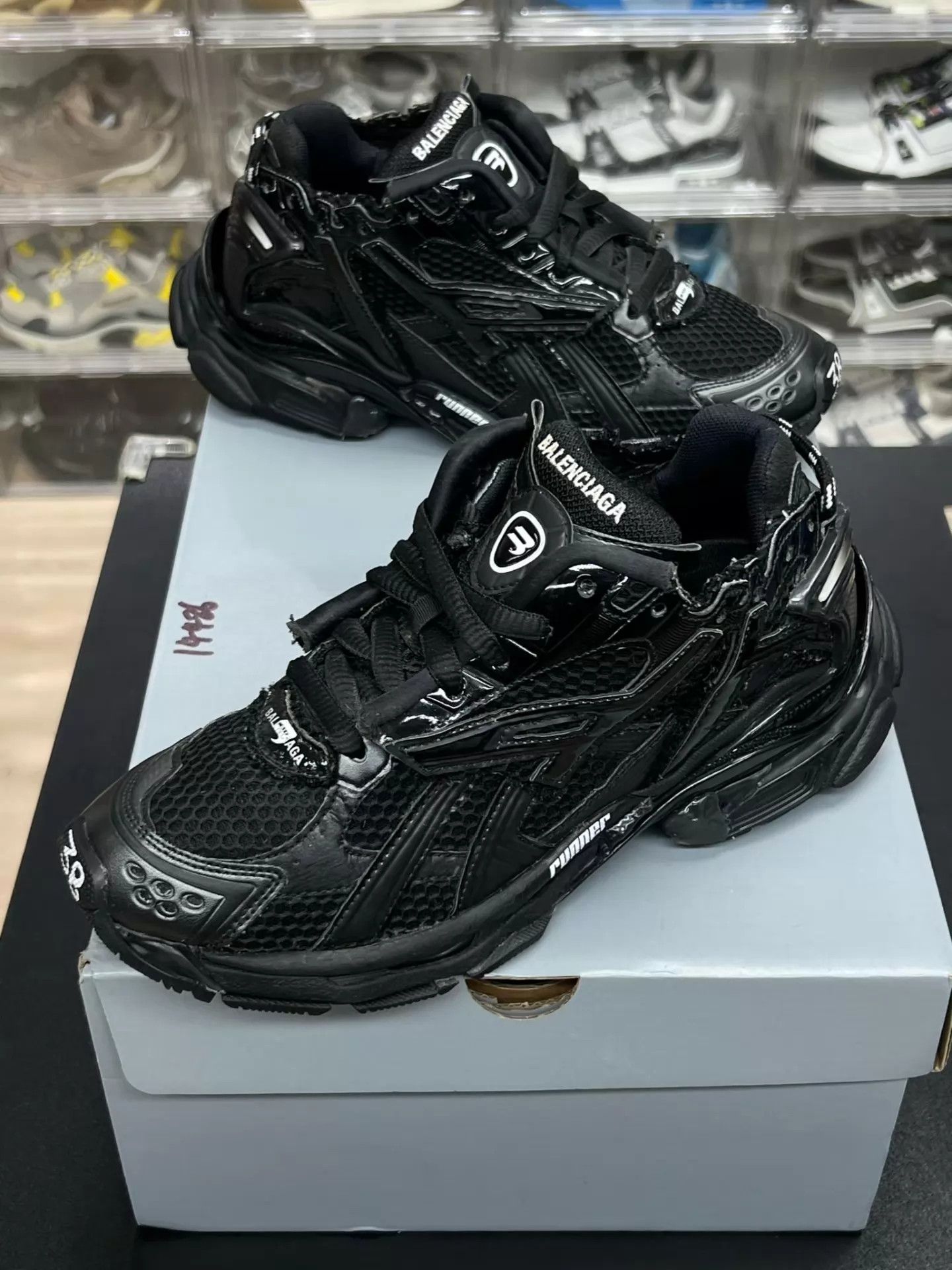 Balenciaga Balenciaga Runner Black Size 38 Like New Size US 7.5 / IT 37.5 - 1 Thumbnail