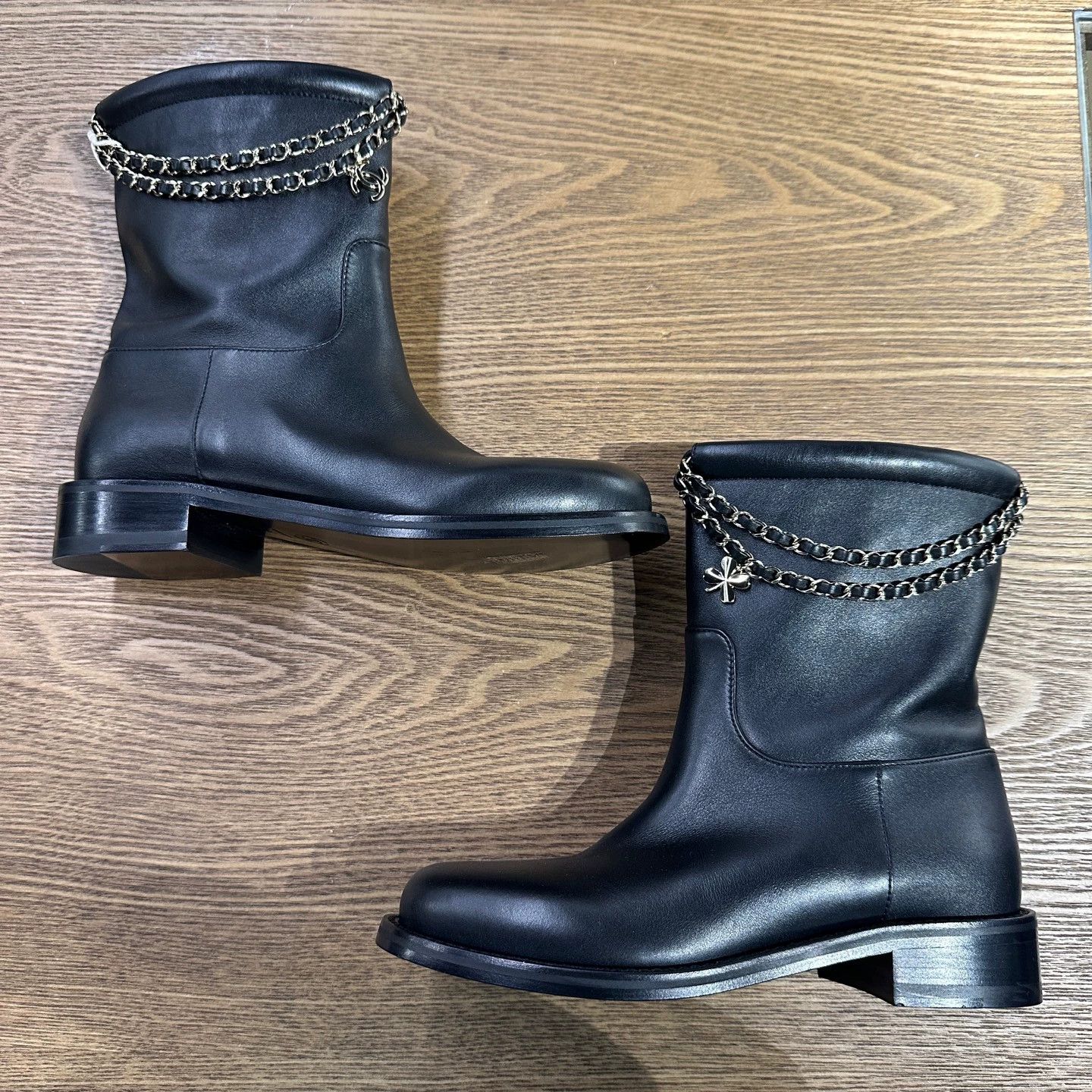 Chanel Chanel 25B chain logo block heel ankle boots 37 Size US 6 / IT 36 - 2 Thumbnail