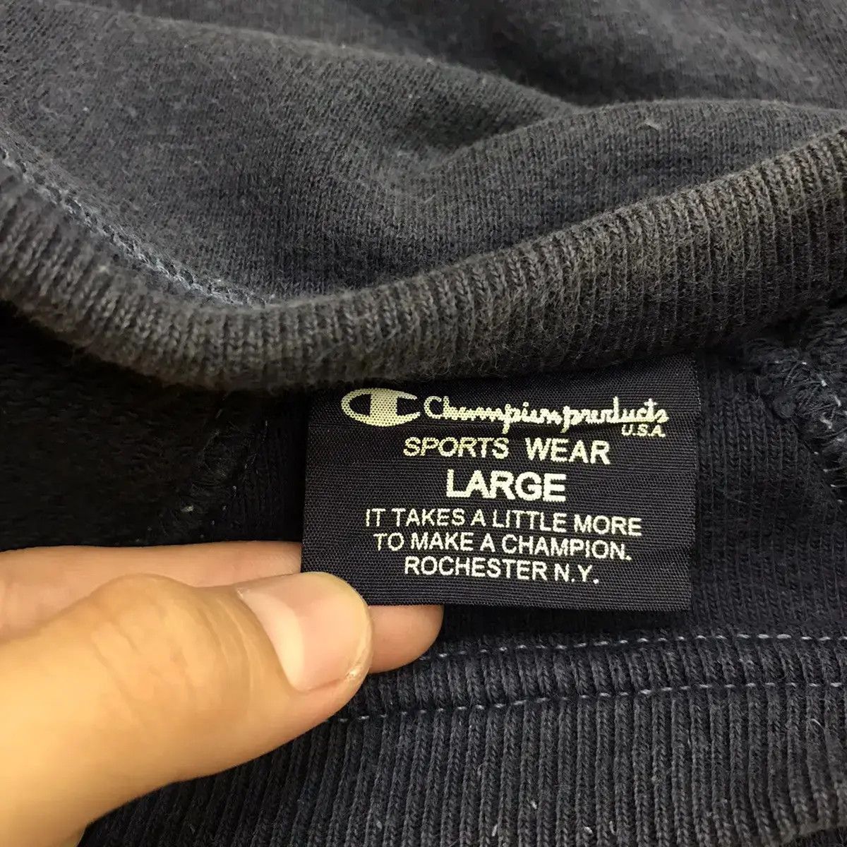 Champion × Vintage Vintage CHAMPION PRODUCTS USA Embroidered Sweatshirt Sweater Size L / US 10 / IT 46 - 5 Thumbnail