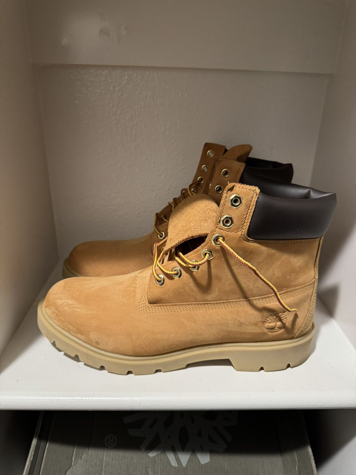 Timberland 6 Inch Classic Waterproof Boot 'Wheat' Size US 11 / EU 44 - 1 Thumbnail