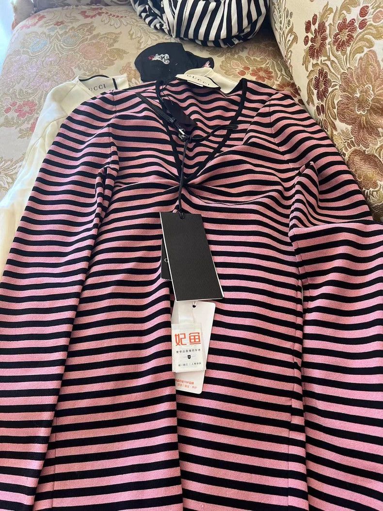 Gucci GucciKnitwear 2503-Nextarrow Size XS / US 0-2 / IT 36-38 - 2 Thumbnail