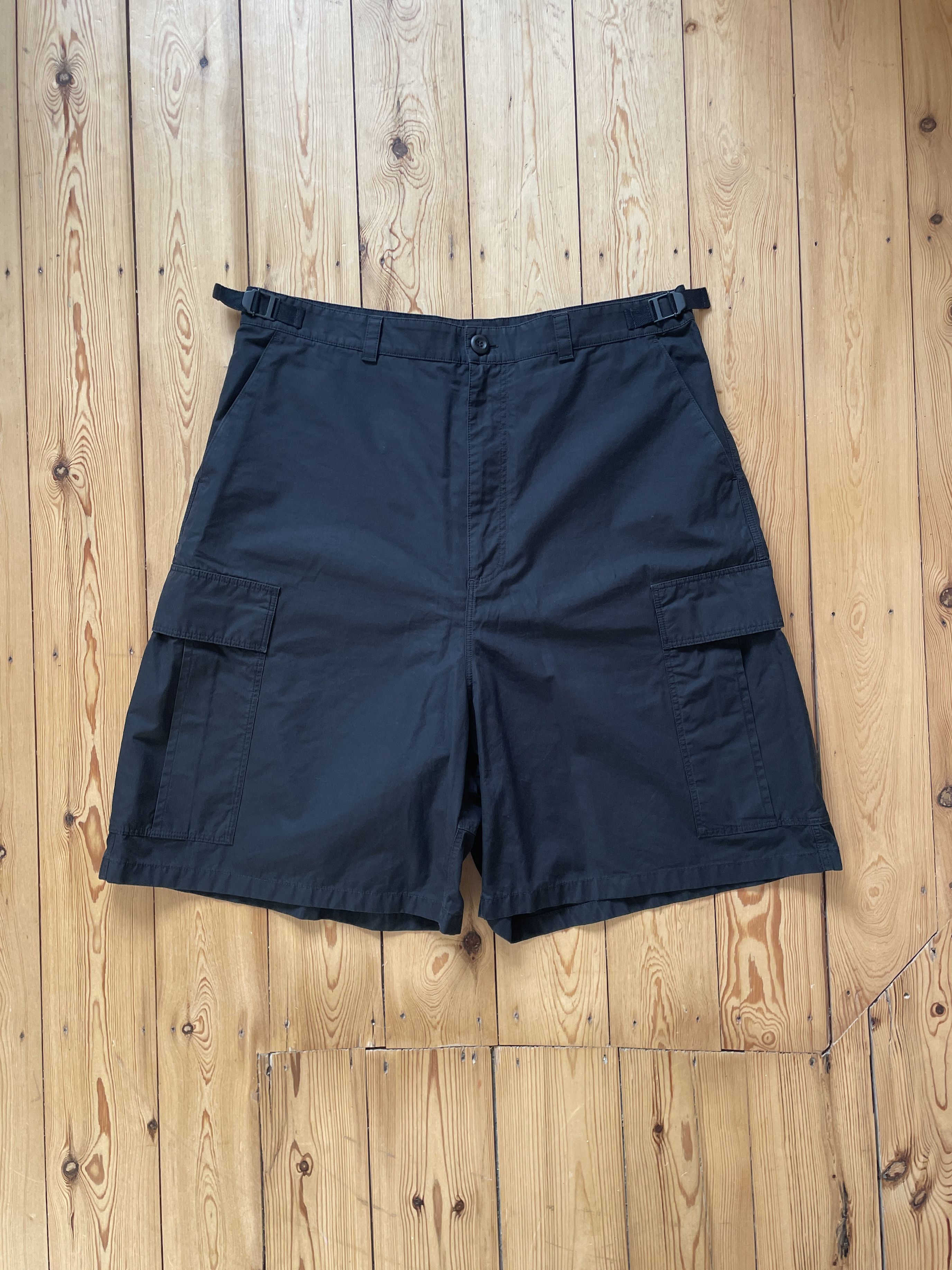 Balenciaga Balenciaga - Baggy Cotton Poplin Cargo Shorts Size US 34 / EU 50 - 1 Thumbnail