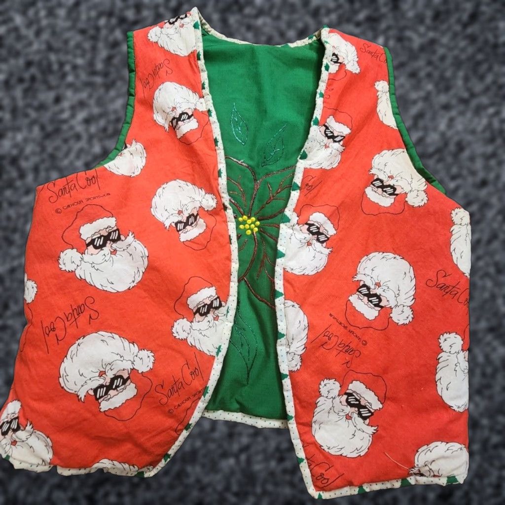 Vintage VTG Unbranded Quilted Vest Jacket S Reversible Red Cotton Button Front Padded 2 Pockets Inside and Out Christmas Santa Claus Theme 90s? Size S / US 4 / IT 40 - 1 Thumbnail