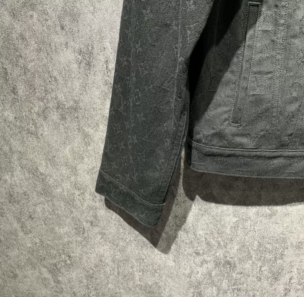 Louis Vuitton LOUIS VUITTON Black dark patterned vintage denim jacket2412- Size US S / EU 44-46 / 1 - 5 Thumbnail