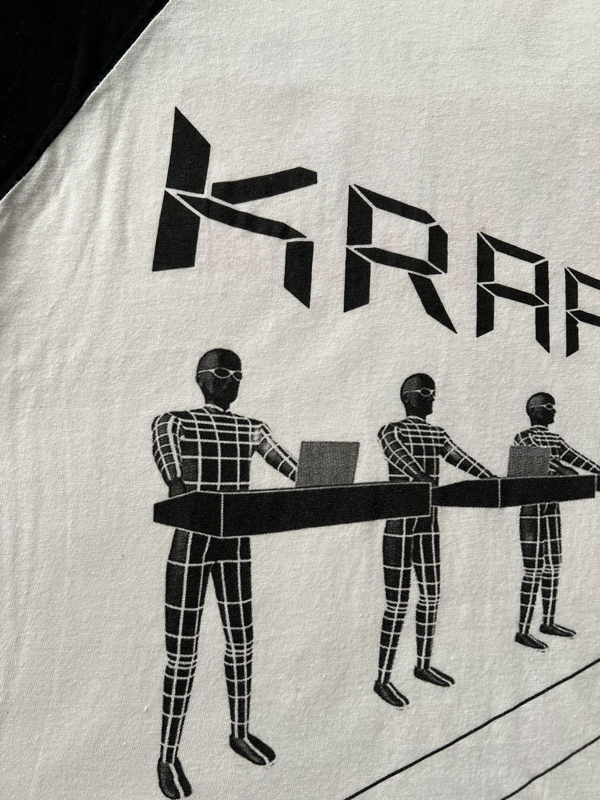 Band Tees Vintage 2017 Kraftwerk Techno Electronic Band White T-shirt Size US L / EU 52-54 / 3 - 4 Thumbnail