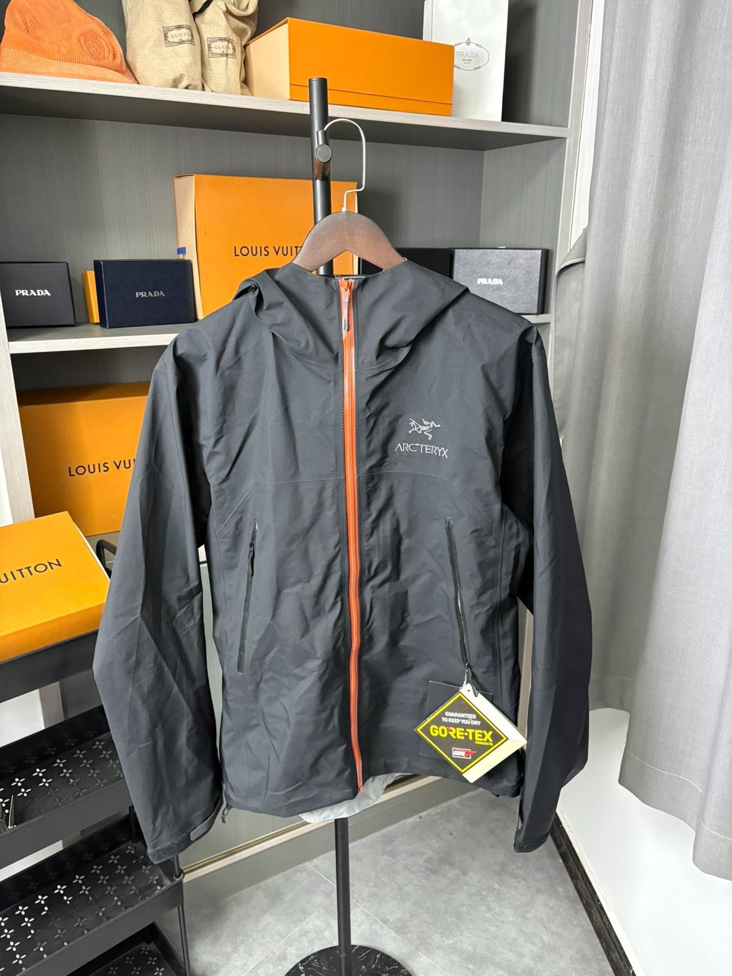 Arc'teryx Arc'teryx Orange Light Jacket S Men Size US S / EU 44-46 / 1 - 1 Thumbnail